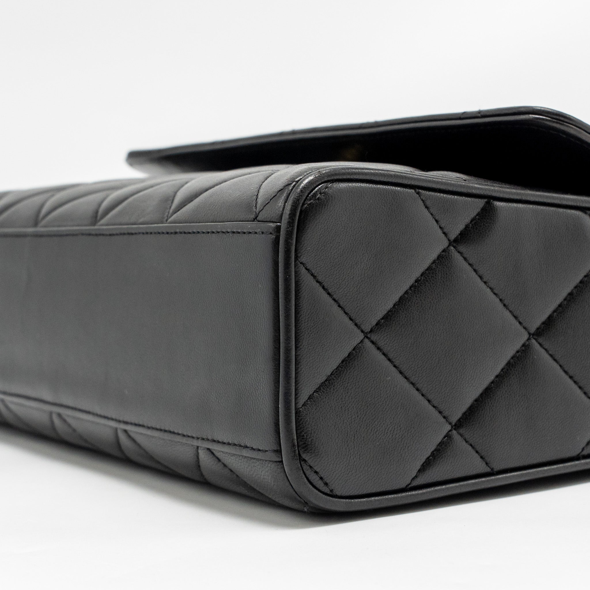 CHANEL VINTAGE QUILTED CC FLAP BAG LAMBSKIN BLACK GHW