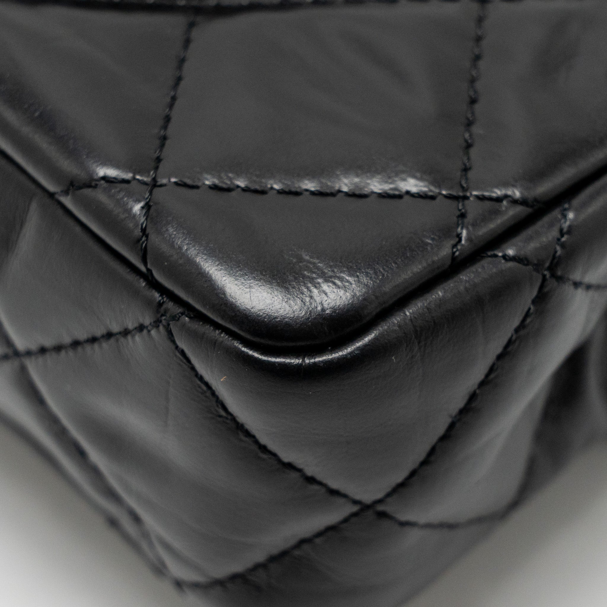 CHANEL 23A QUILTED FLAP CLUTCH CALFSKIN BLACK LGHW (MICROCHIP)