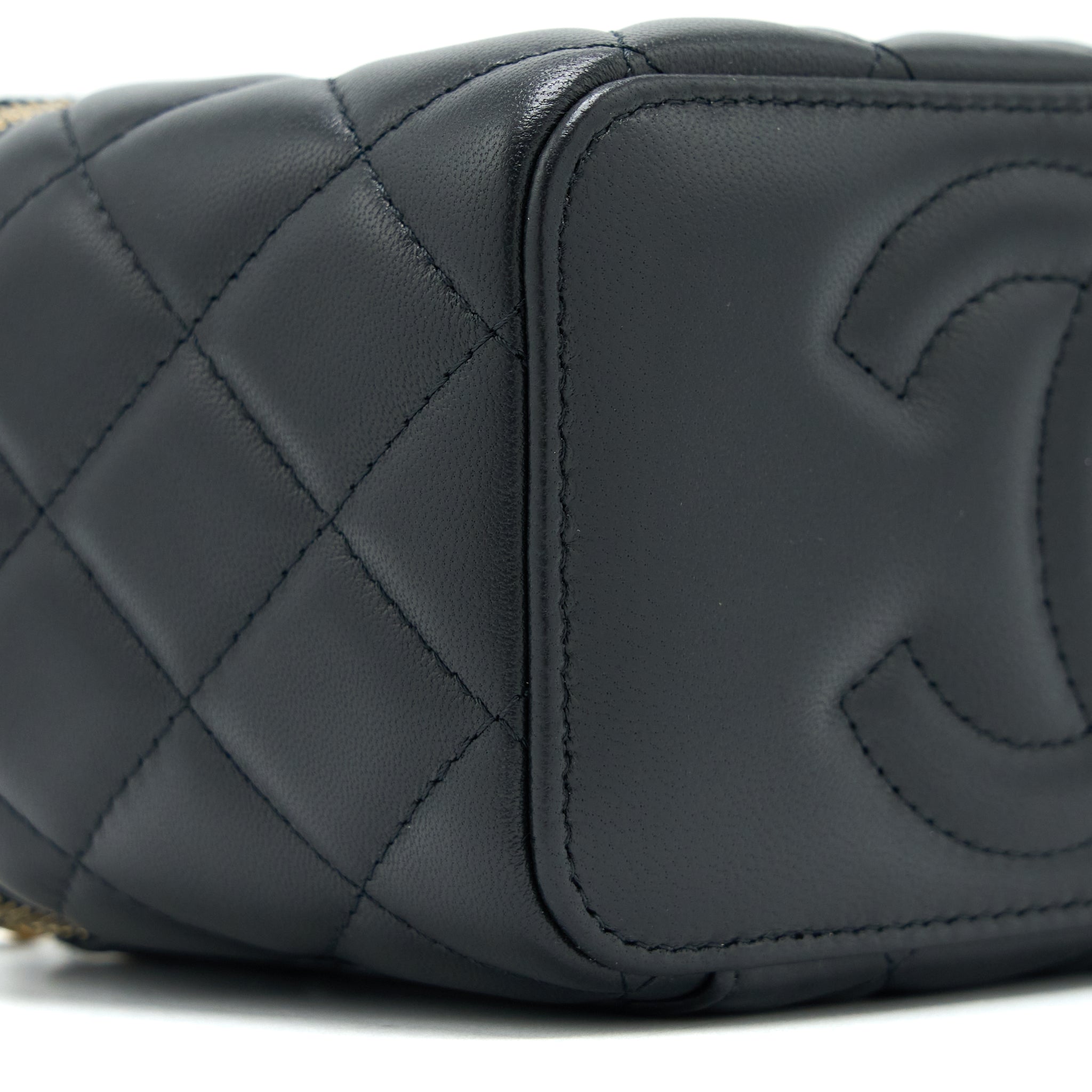 CHANEL 22A PEARL CRUSH LONG VANITY WITH CHAIN LAMBSKIN BLACK BRUSHED GHW (MICROCHIP)