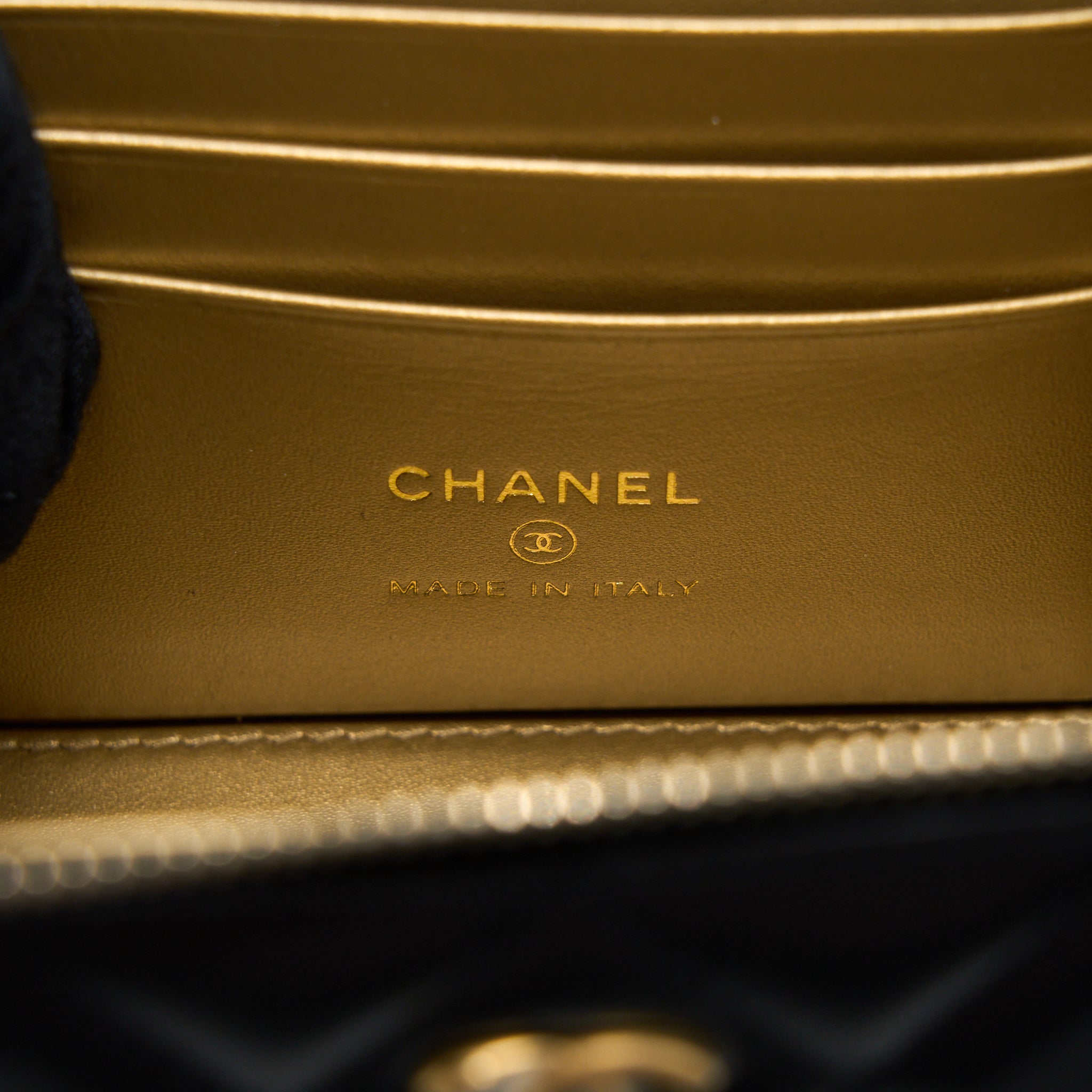 CHANEL 22A PEARL CRUSH LONG VANITY WITH CHAIN LAMBSKIN BLACK BRUSHED GHW (MICROCHIP)