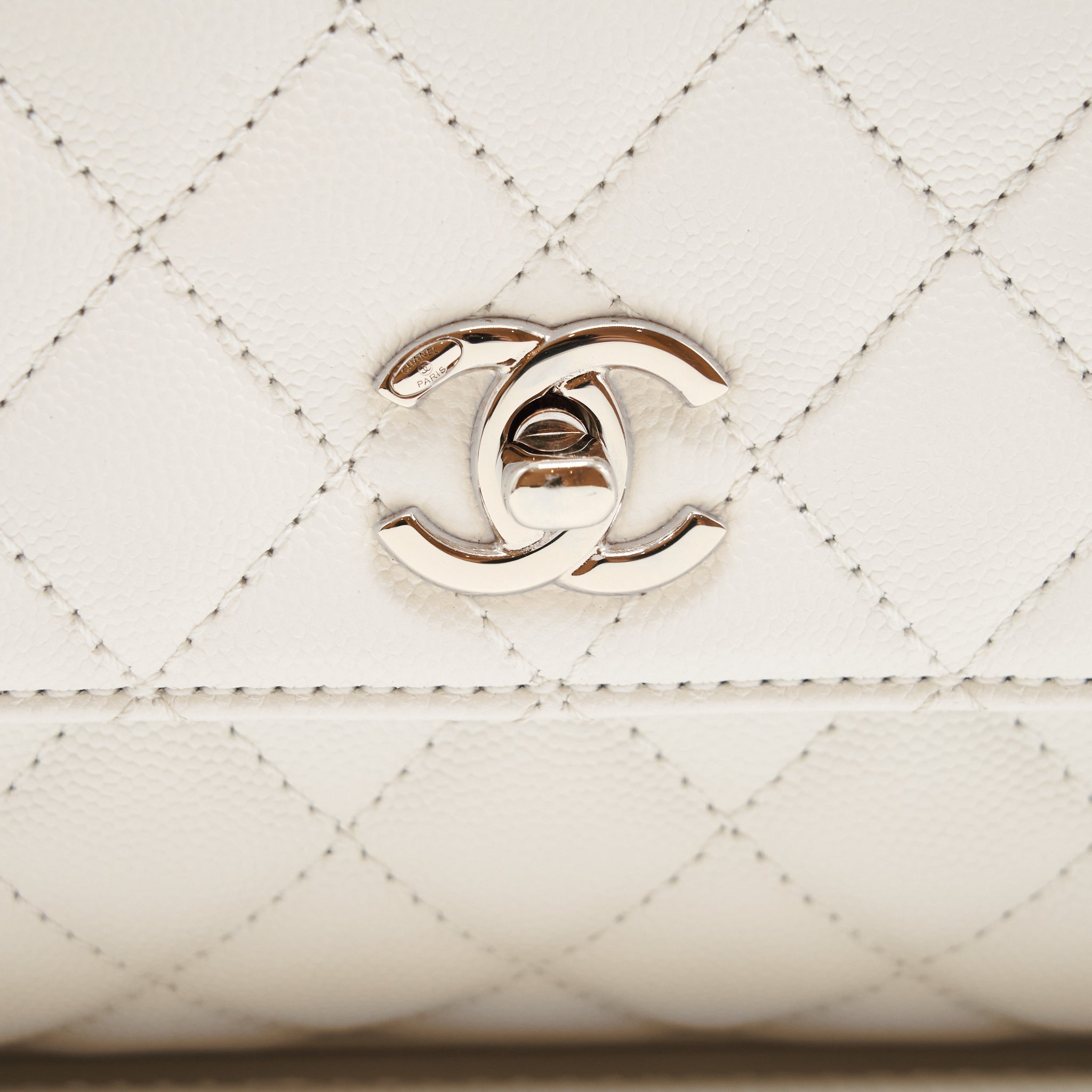 CHANEL SMALL COCO HANDLE CAVIAR WHITE LGHW (MICROCHIP)