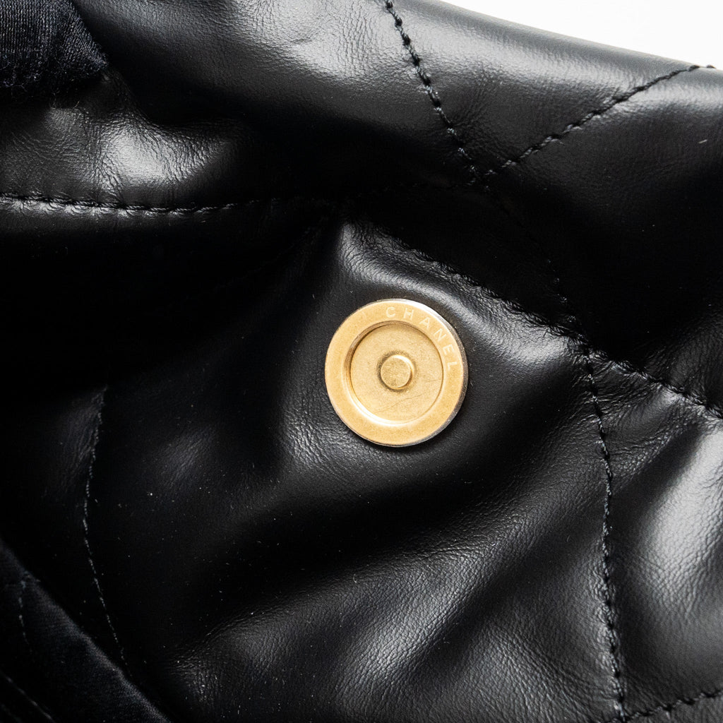 CHANEL SMALL 22 BAG CALFSKIN BLACK / WHITE LETTER GHW (MICROCHIP)