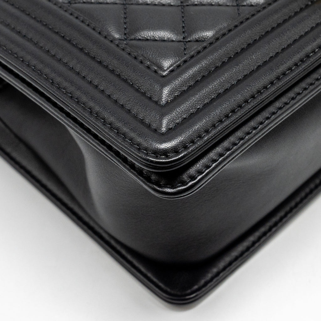 CHANEL MEDIUM BOY BAG CALFSKIN BLACK GHW