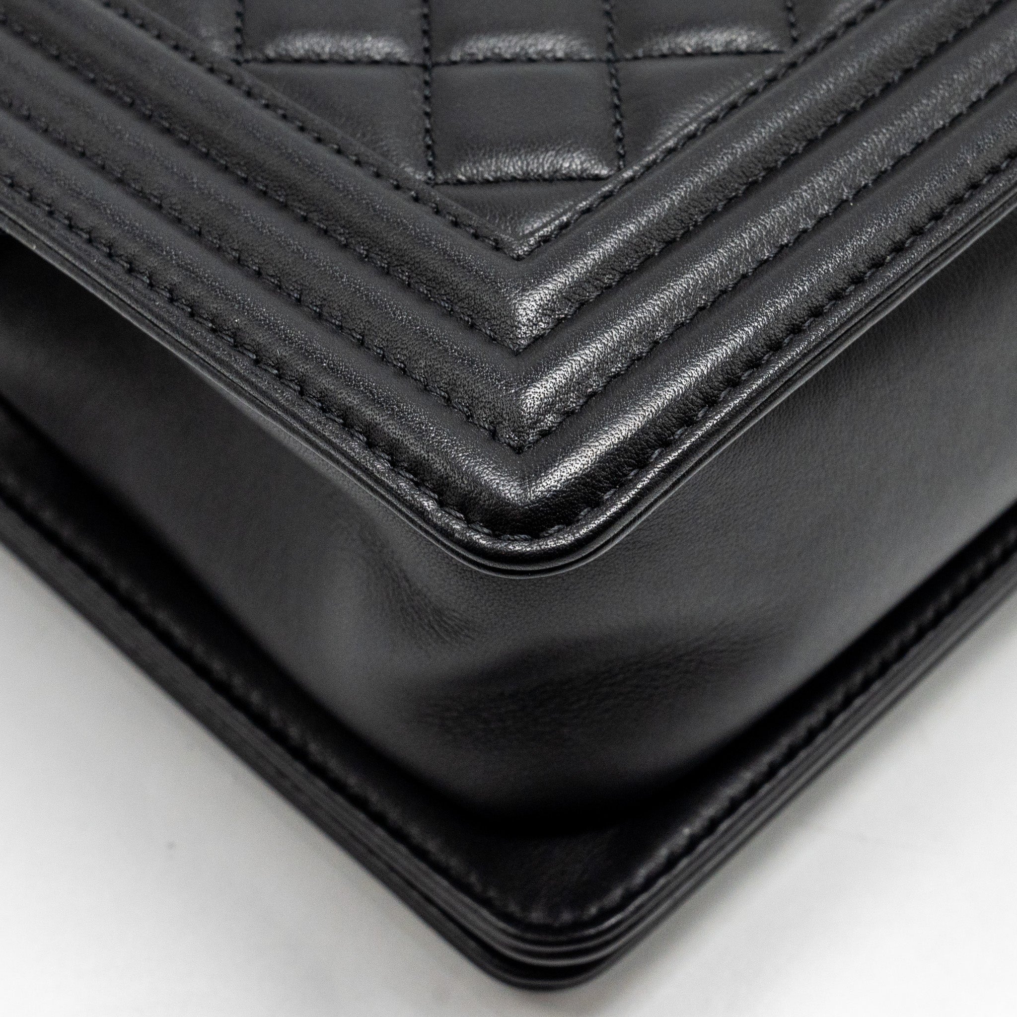 CHANEL MEDIUM BOY BAG CALFSKIN BLACK GHW