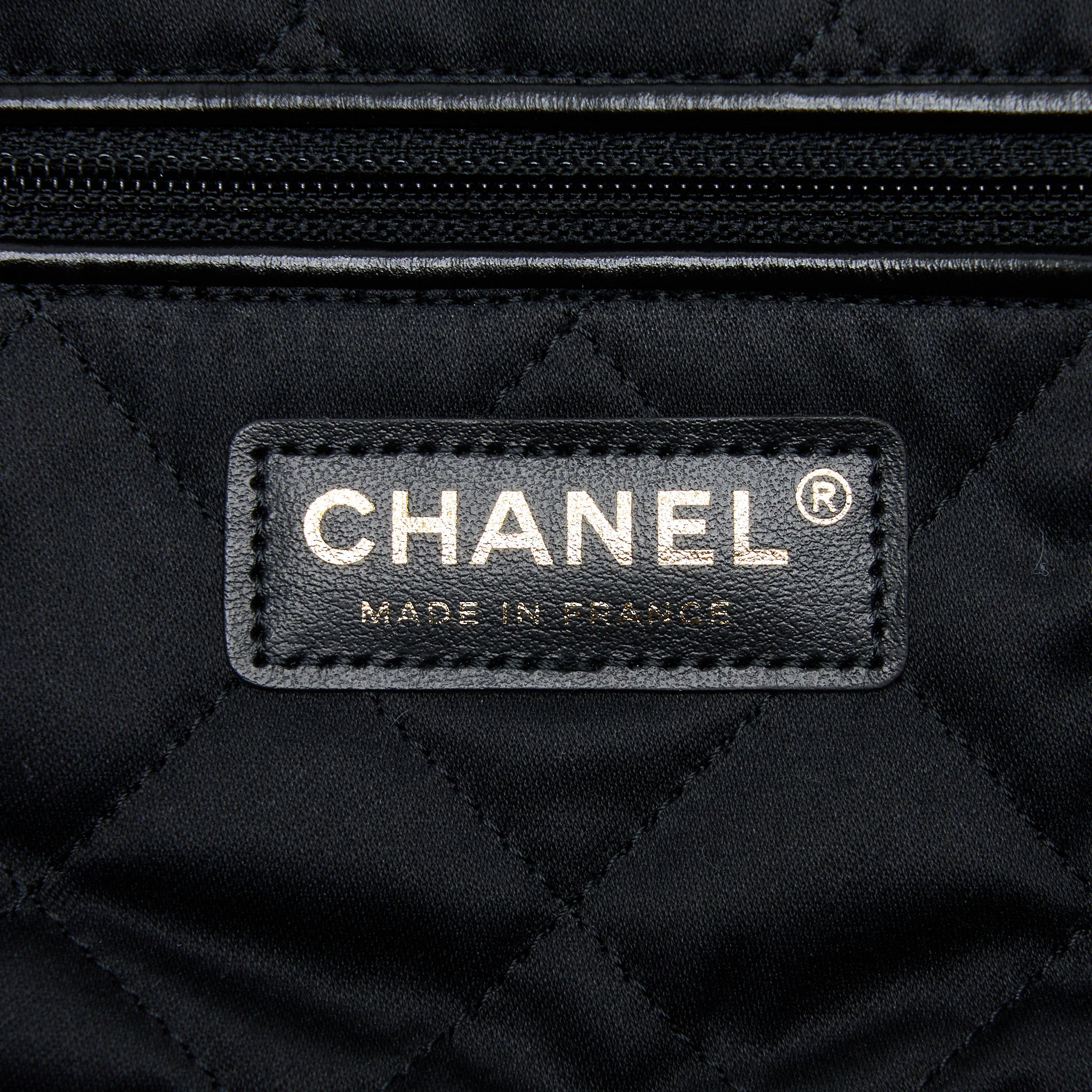 CHANEL MEDIUM 22 BAG GOLD LETTER SHINY CALFSKIN BLACK GHW (MICROCHIP)