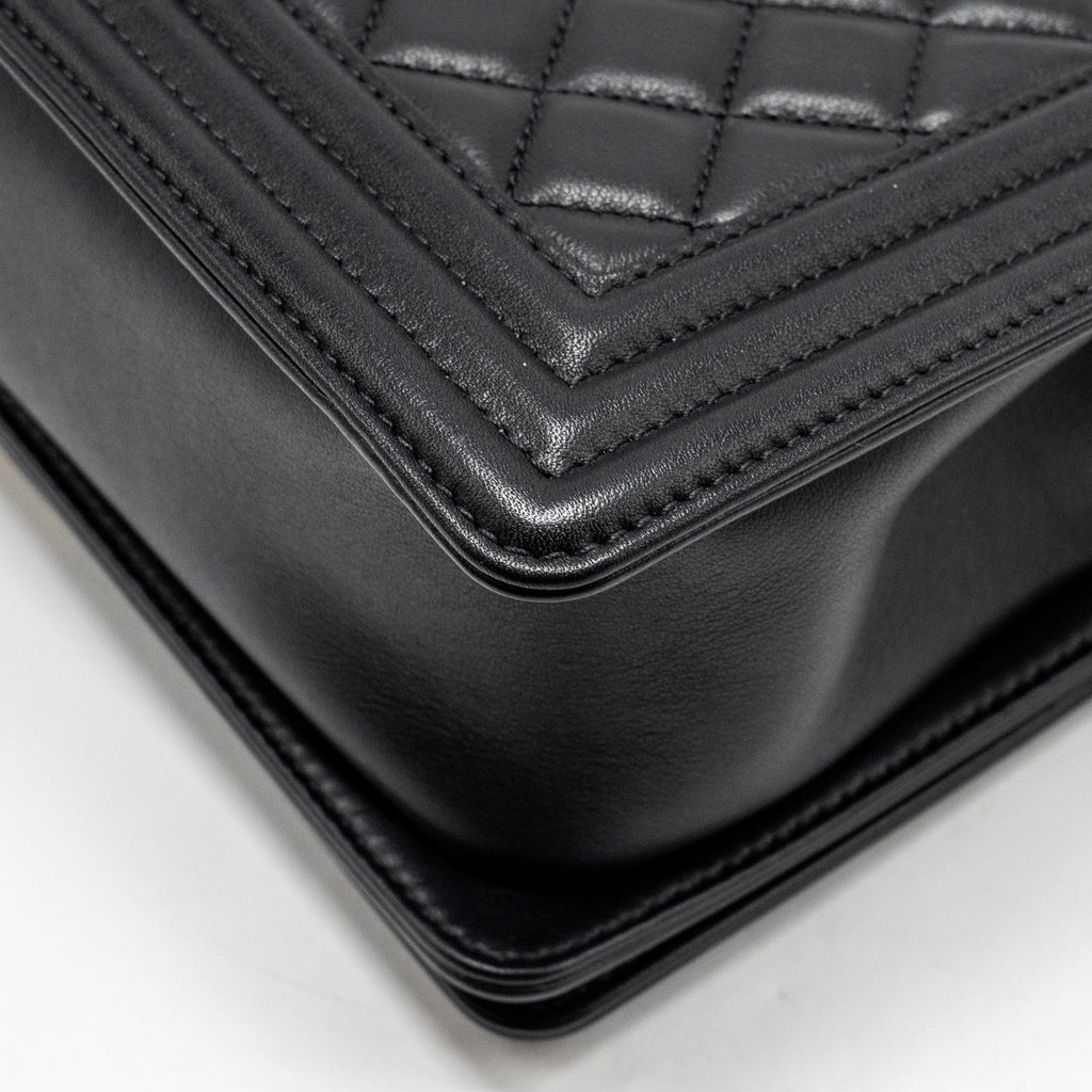 CHANEL MEDIUM BOY BAG CALFSKIN BLACK GHW