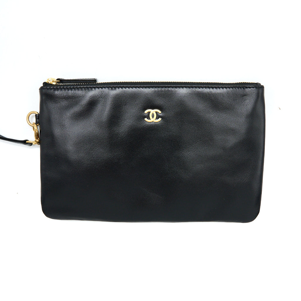 CHANEL MEDIUM 22 BAG GOLD LETTER SHINY CALFSKIN BLACK GHW (MICROCHIP)