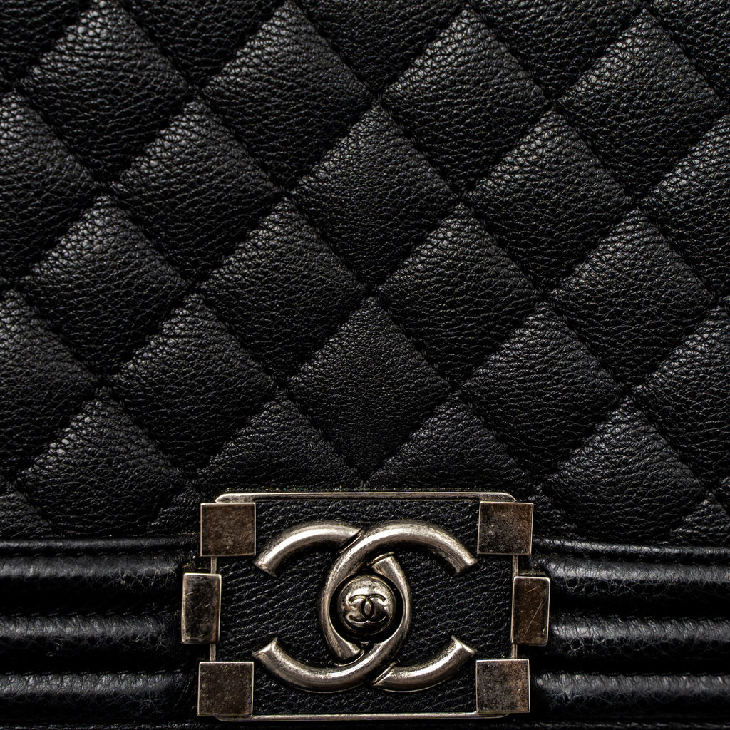 CHANEL MEDIUM BOY BAG GRAINED CALFSKIN BLACK RUTHENIUM HARDWARE