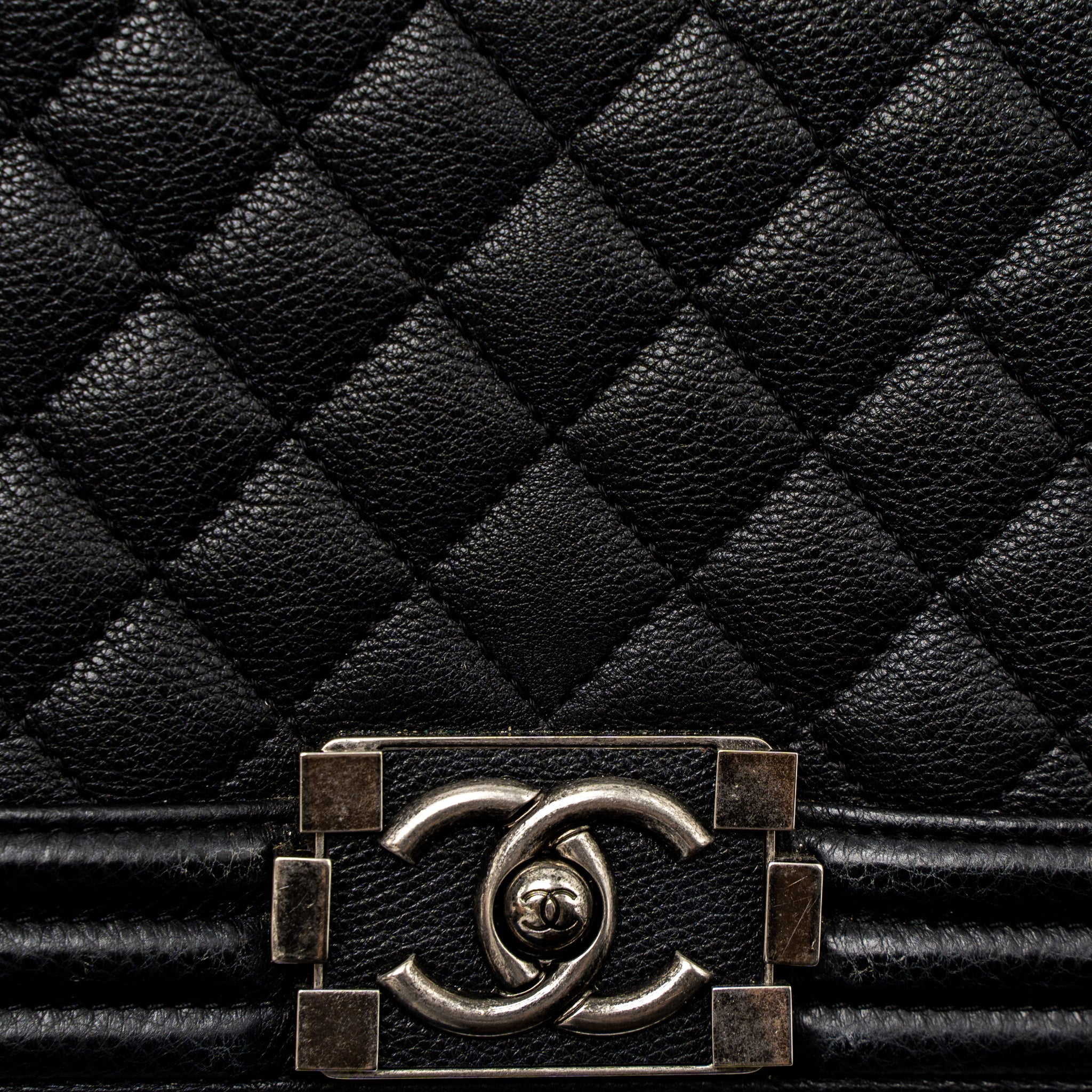 CHANEL MEDIUM BOY BAG GRAINED CALFSKIN BLACK RUTHENIUM HARDWARE