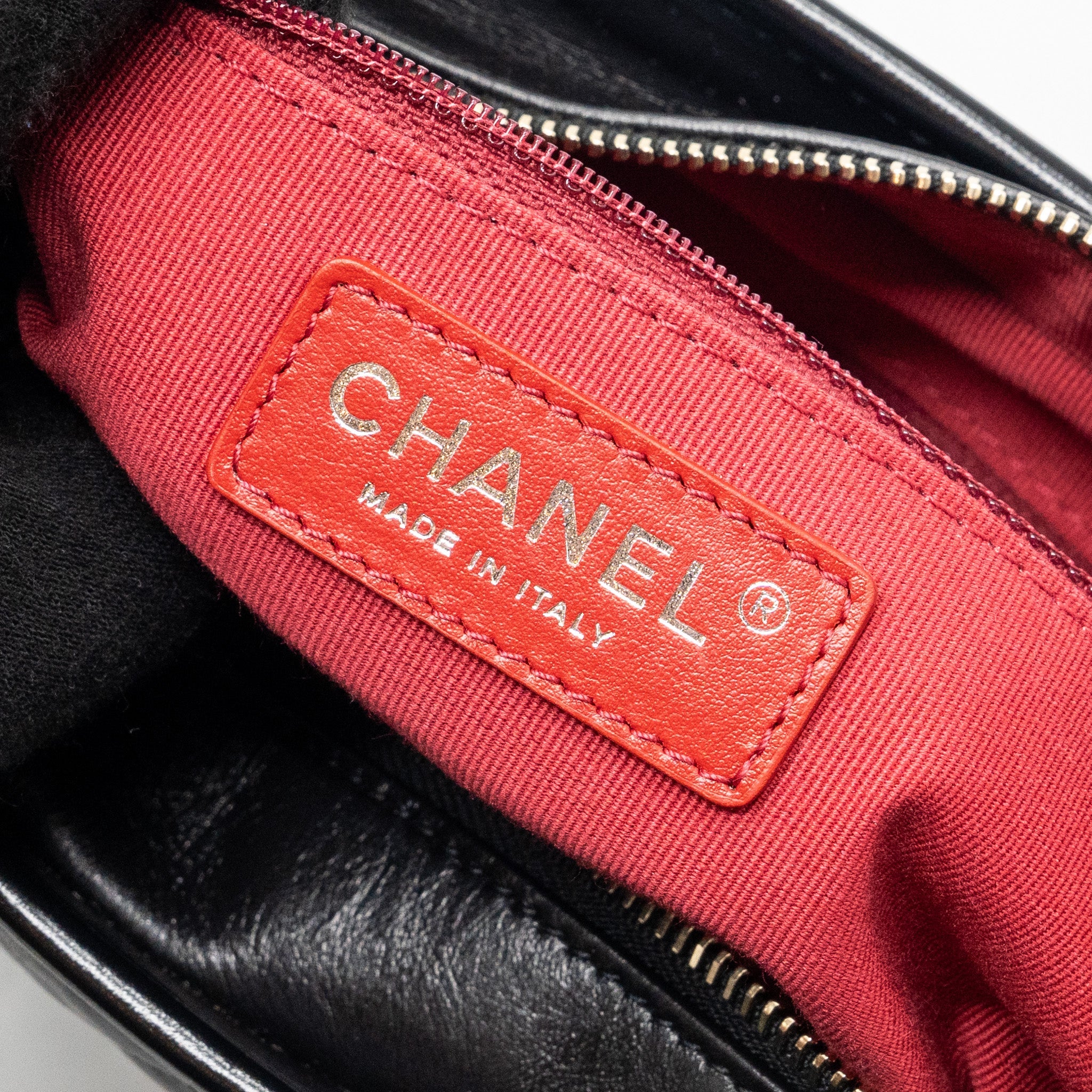 CHANEL NEW MEDIUM GABRIELLE HOBO BAG CALFSKIN BLACK MULTICOLOUR HARDWARE (MICROCHIP)