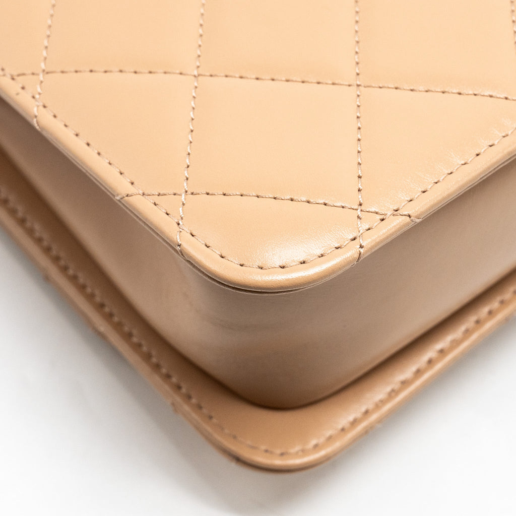 CHANEL 21A GOLD CRUSH FLAP BAG CALFSKIN BEIGE GHW (MICROCHIP)