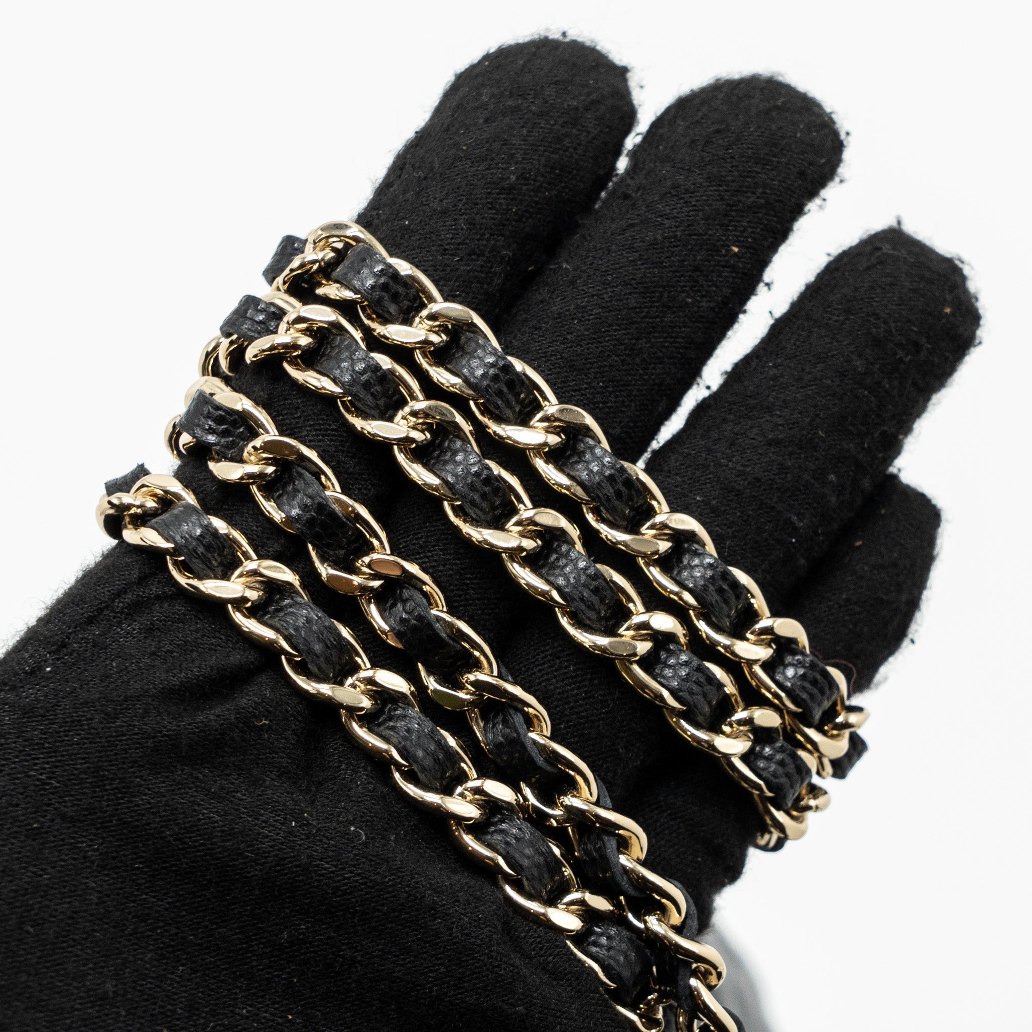 CHANEL 23K DETAILED CC LOGO WALLET ON CHAIN CAVIAR BLACK LGHW (MICROCHIP)