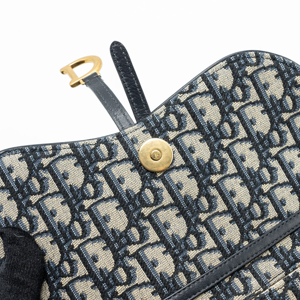 DIOR SADDLE POUCH WITH CHAIN DIOR OBLIQUE JACQUARD BLUE GHW