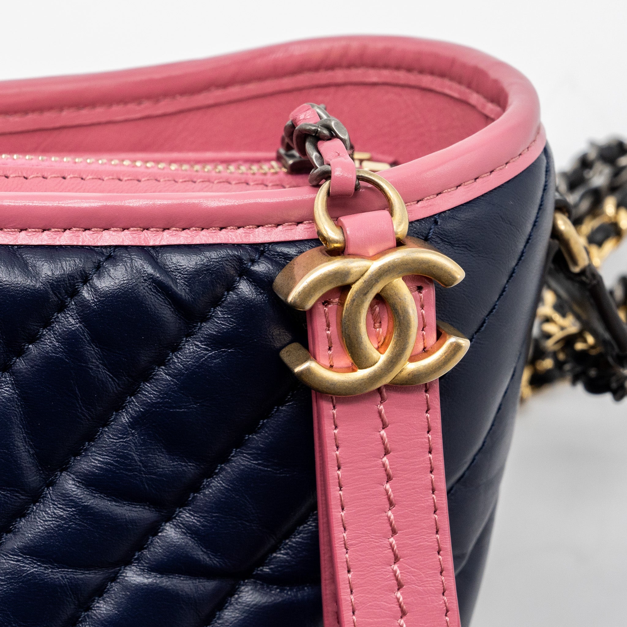 CHANEL LARGE GABRIELLE HOBO BAG CHEVRON CALFSKIN MULTICOLOR DARK BLUE/ DARK GREY / PINK WITH MULTICOLOURED HARDWARE