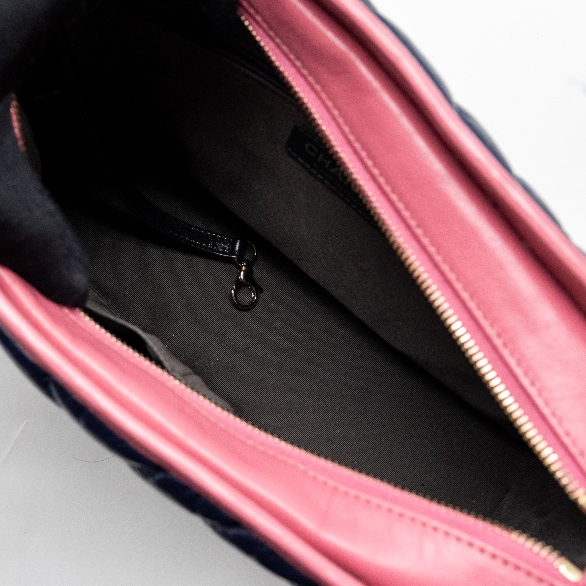 CHANEL LARGE GABRIELLE HOBO BAG CHEVRON CALFSKIN MULTICOLOR DARK BLUE/ DARK GREY / PINK WITH MULTICOLOURED HARDWARE
