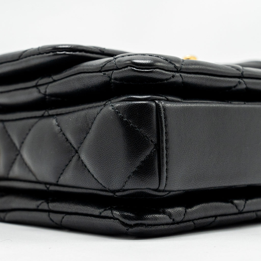 CHANEL 22A BUTTON ON CHAIN FLAP BAG LAMBSKIN BLACK GHW (MICROCHIP)