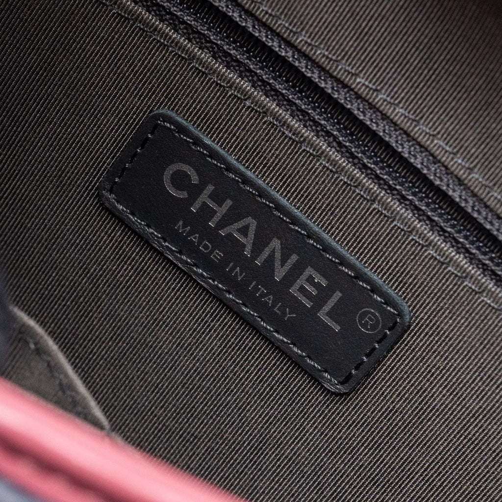 CHANEL LARGE GABRIELLE HOBO BAG CHEVRON CALFSKIN MULTICOLOR DARK BLUE/ DARK GREY / PINK WITH MULTICOLOURED HARDWARE