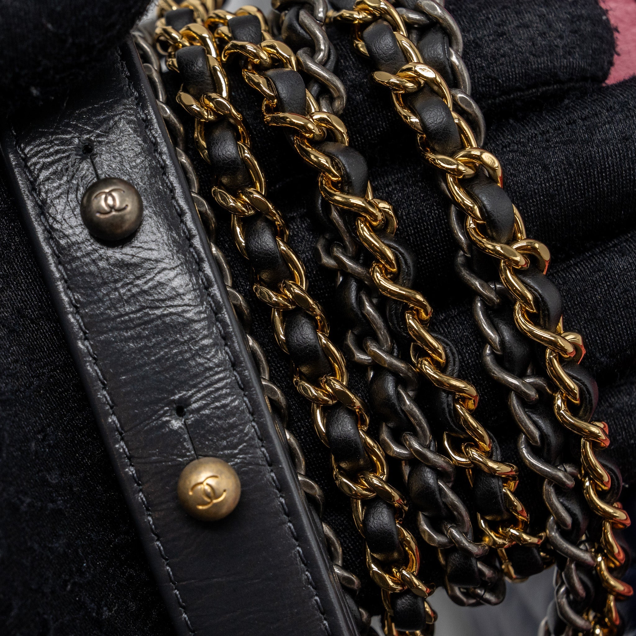 CHANEL LARGE GABRIELLE HOBO BAG CHEVRON CALFSKIN MULTICOLOR DARK BLUE/ DARK GREY / PINK WITH MULTICOLOURED HARDWARE