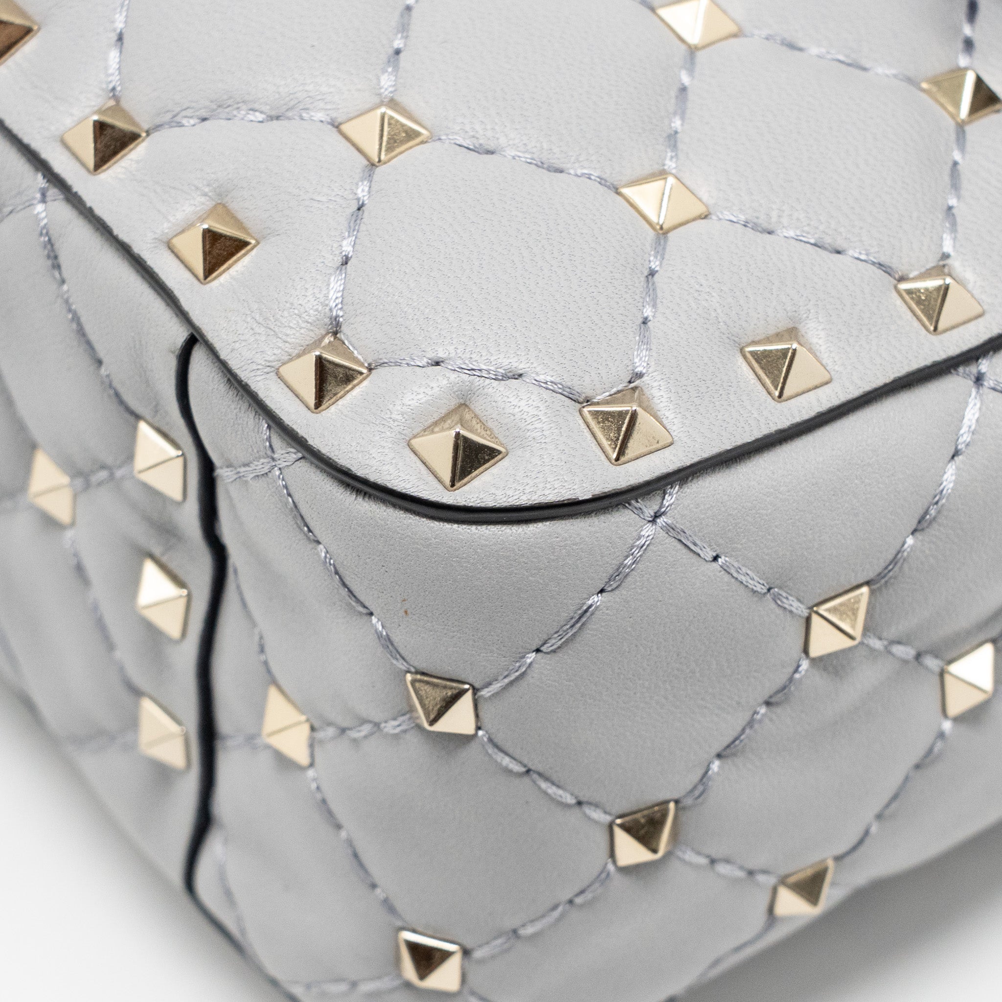 VALENTINO MEDIUM ROCKSTUD SPIKE BAG LAMBSKIN NAPPA LIGHT GREY LGHW