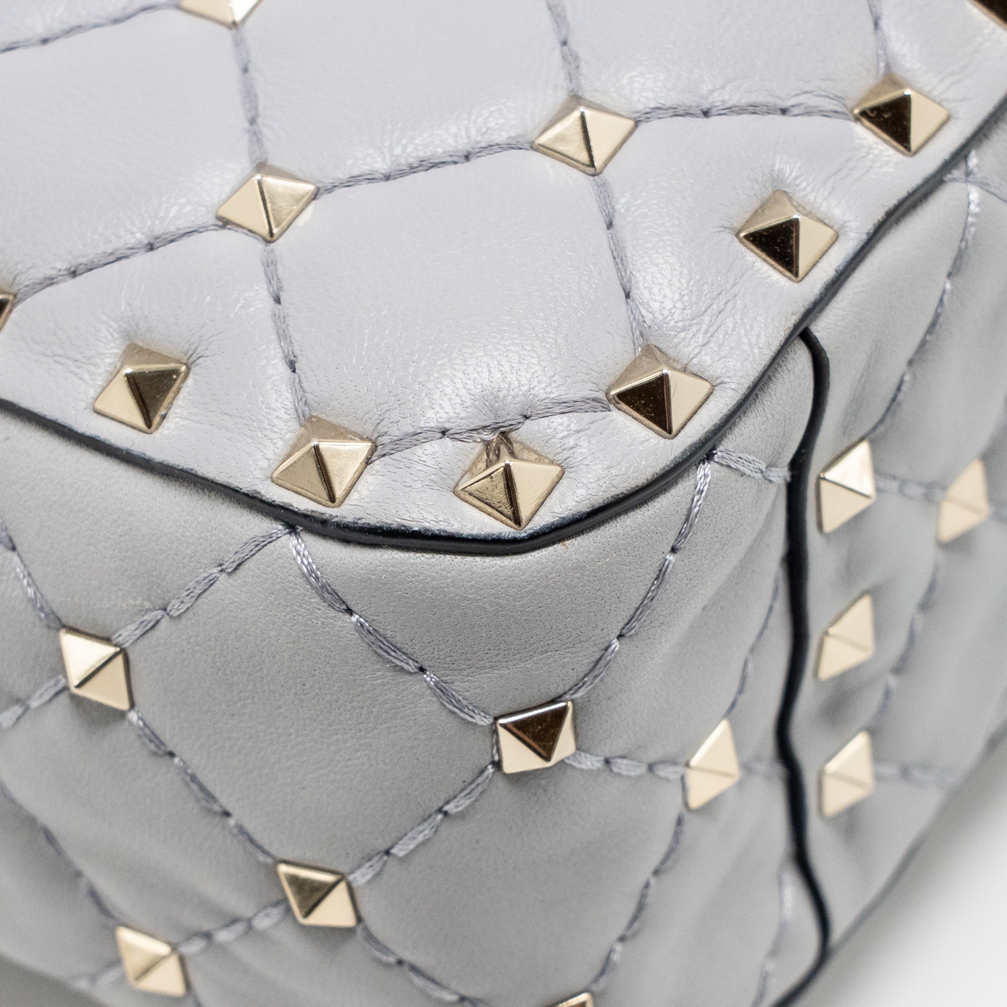 VALENTINO MEDIUM ROCKSTUD SPIKE BAG LAMBSKIN NAPPA LIGHT GREY LGHW