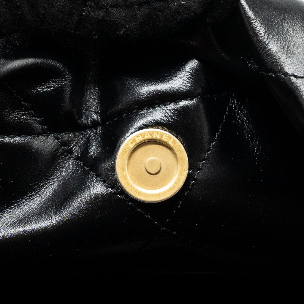 CHANEL 24C 22 BAG CALFSKIN BLACK GHW (MICROCHIP)