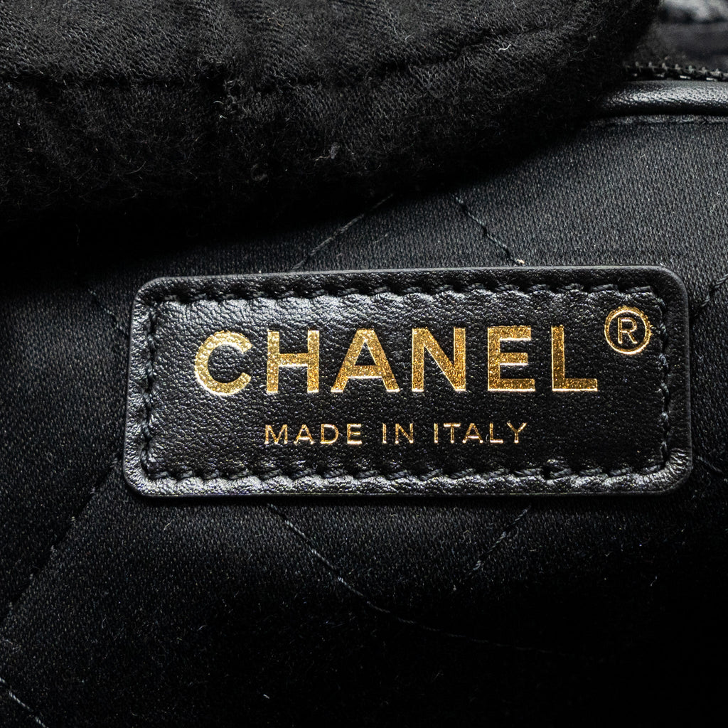 CHANEL 24C 22 BAG CALFSKIN BLACK GHW (MICROCHIP)