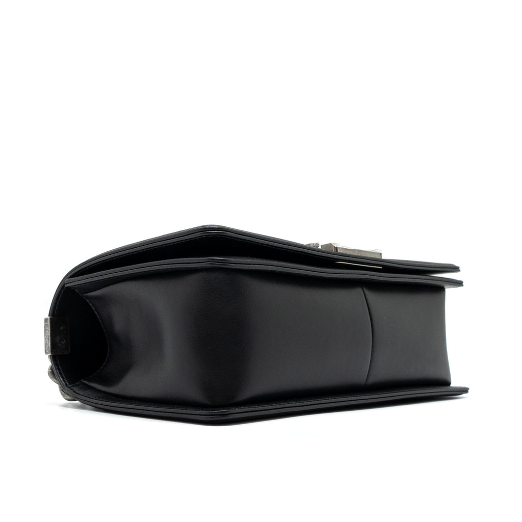 CHANEL MEDIUM BOY BAG CALFSKIN BLACK RUTHENIUM HARDWARE