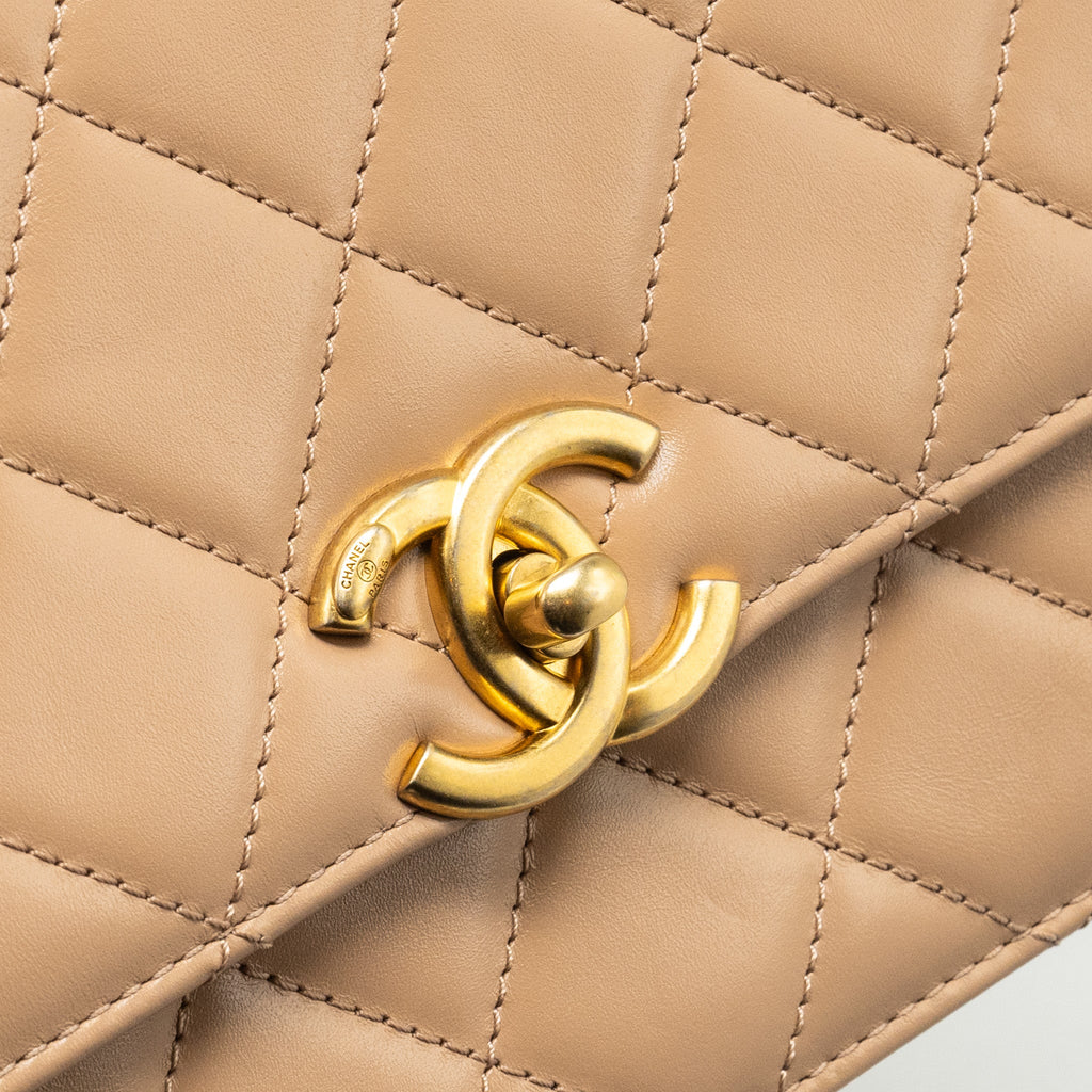 CHANEL 21A GOLD CRUSH FLAP BAG CALFSKIN BEIGE GHW (MICROCHIP)
