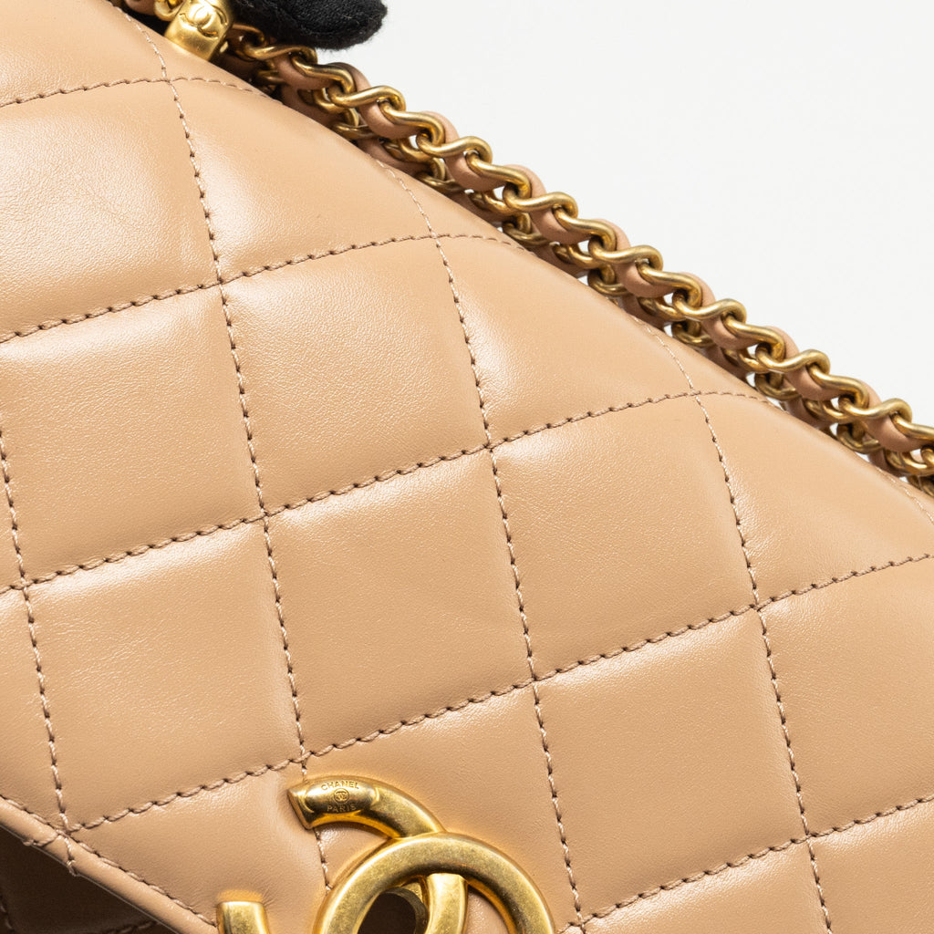 CHANEL 21A GOLD CRUSH FLAP BAG CALFSKIN BEIGE GHW (MICROCHIP)
