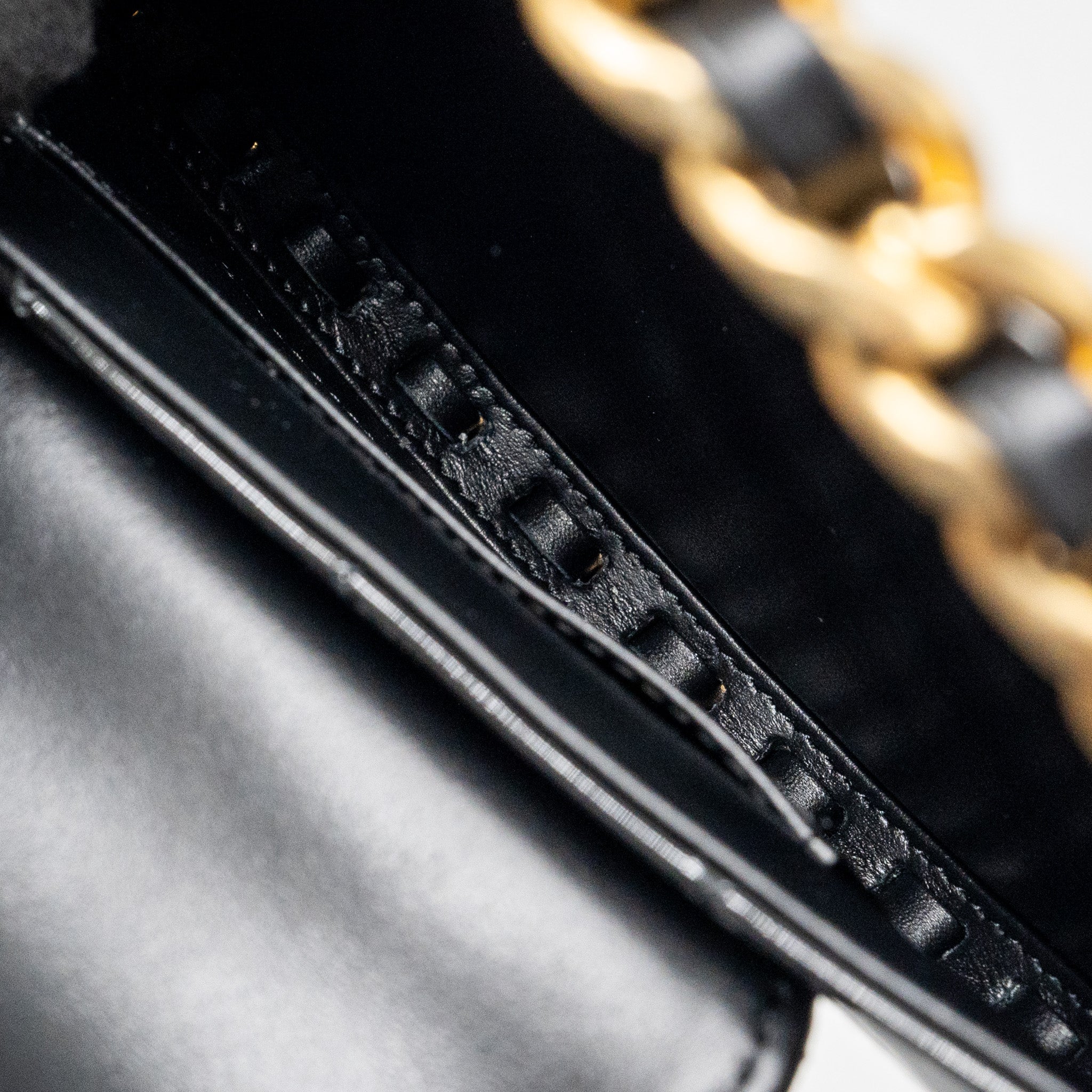 CHANEL 23K HOOP BAG PATENT LEATHER BLACK GHW (MICROCHIP)