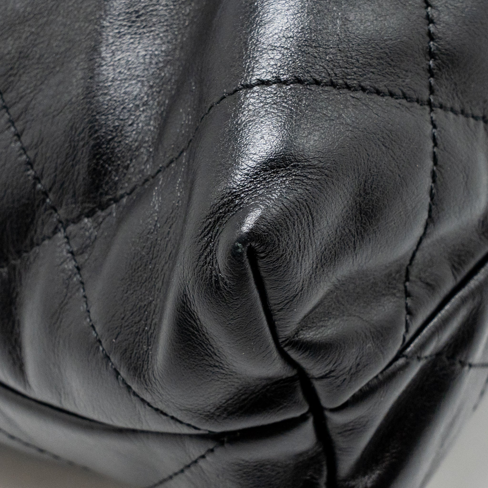 CHANEL SMALL 22 BAG SHINY CALFSKIN BLACK GHW (MICROCHIP)