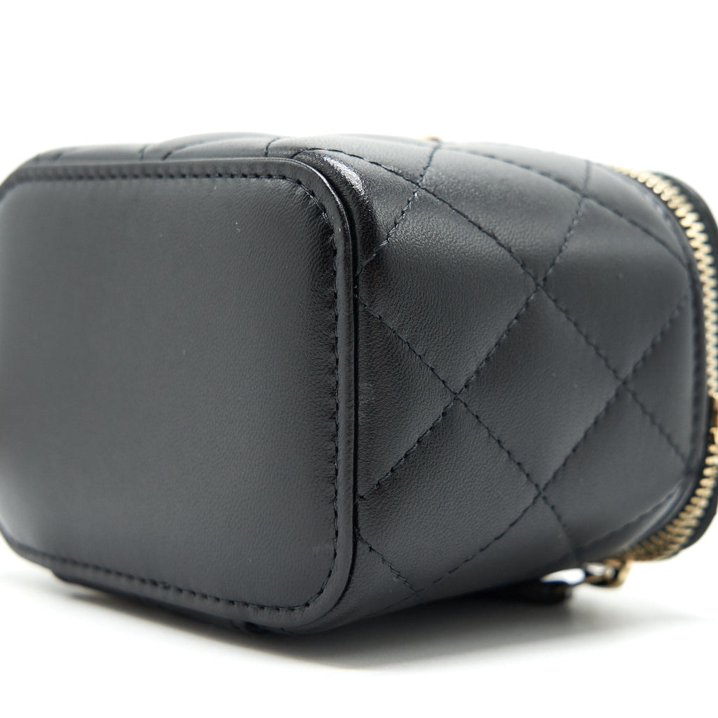 CHANEL 21A TOP HANDLE VANITY WITH CHAIN BLACK GHW