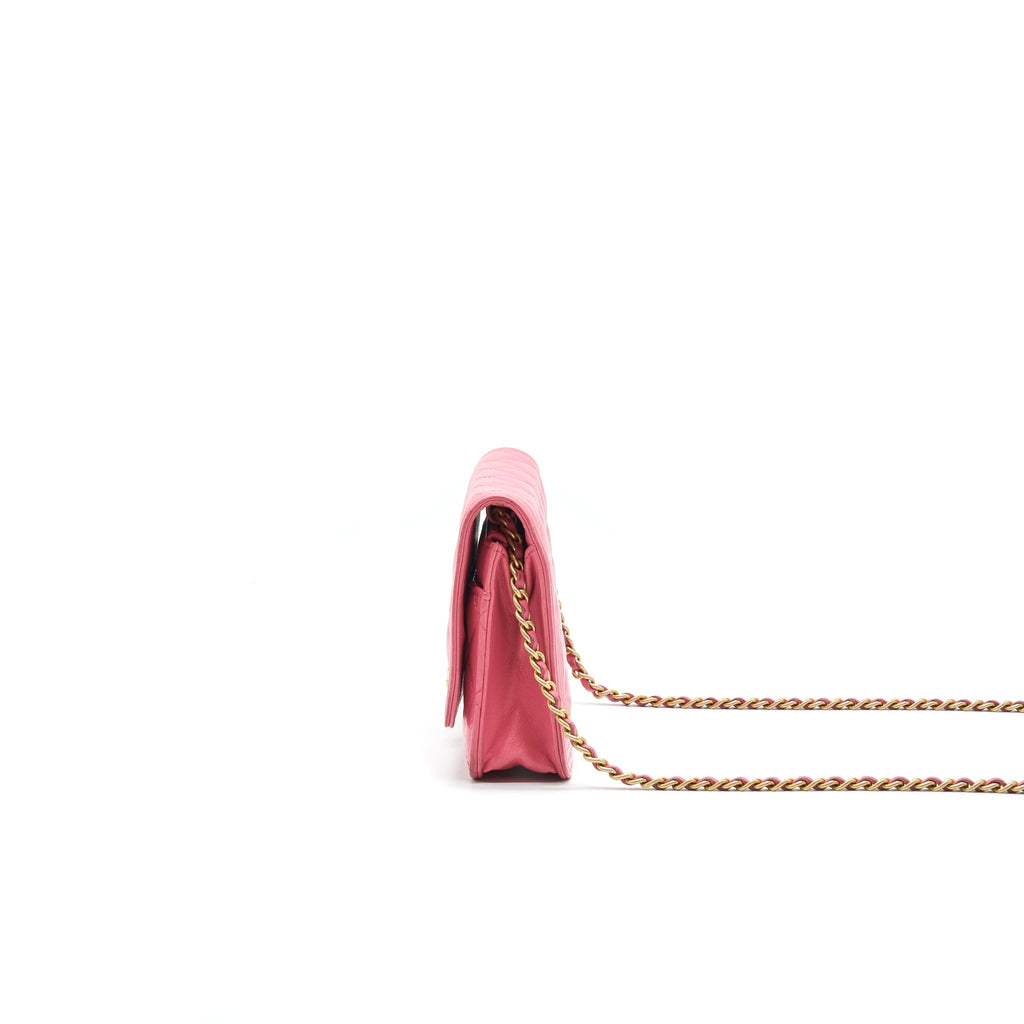 CHANEL BOY WALLET ON CHAIN PINK GHW