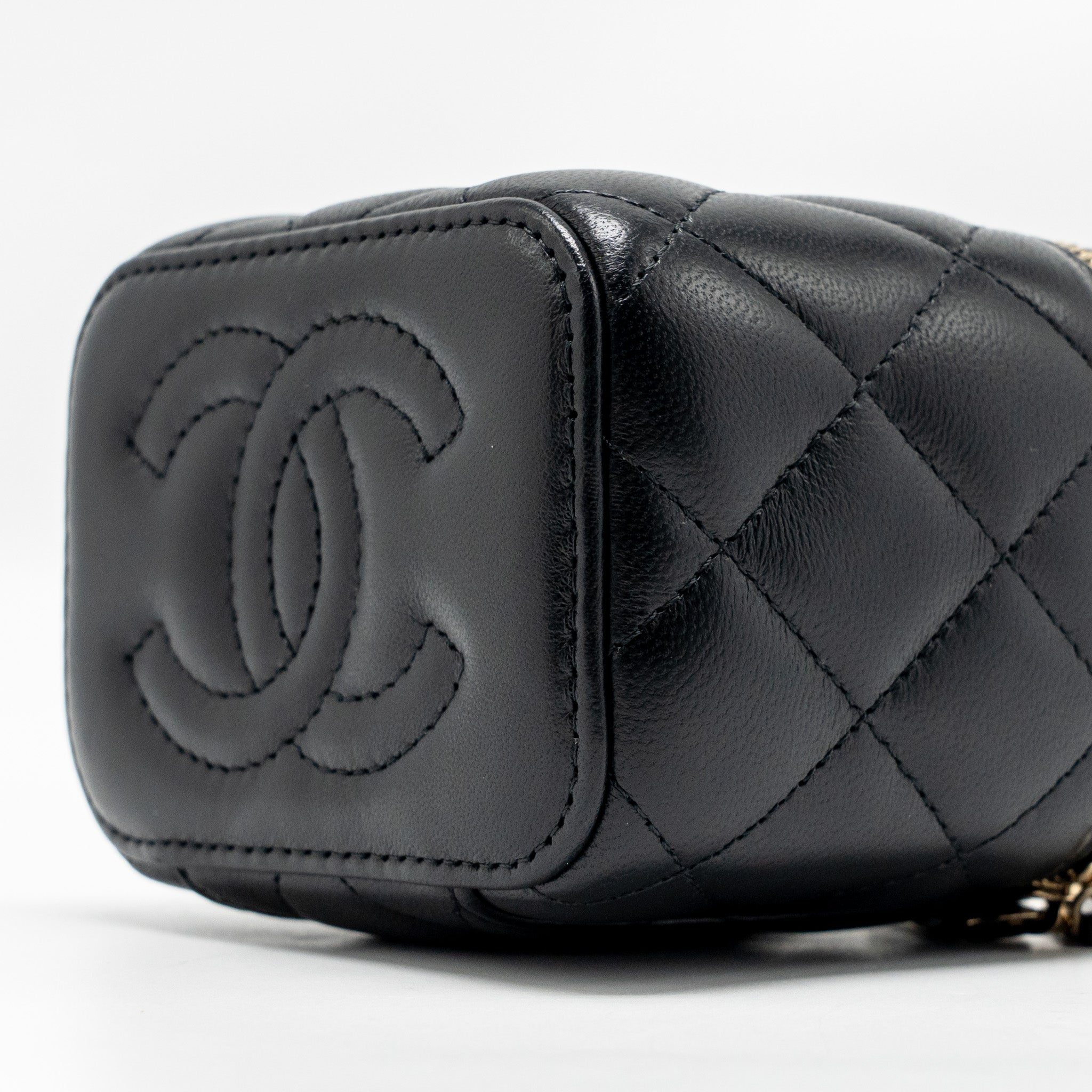 CHANEL PEARL CRUSH MINI VANITY WITH CHAIN LAMBSKIN BLACK GHW (MICROCHIP)