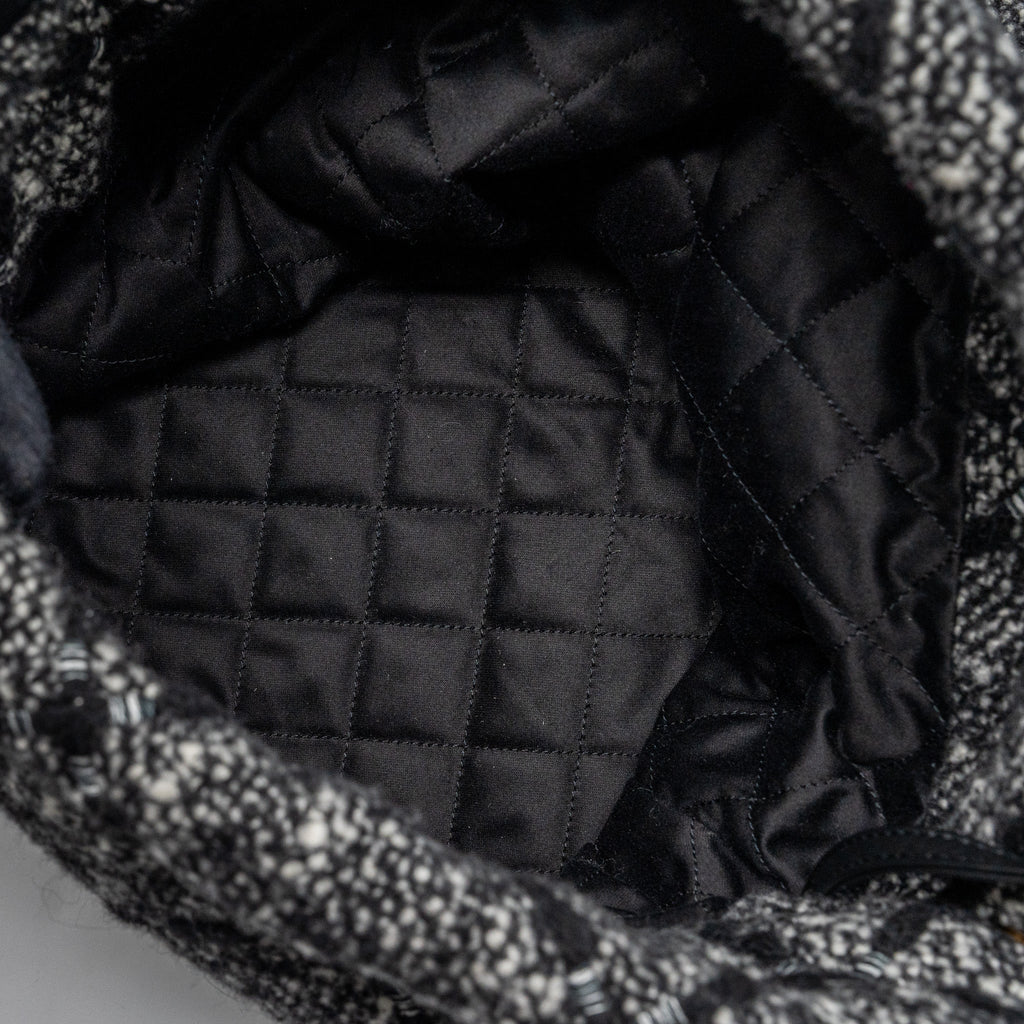 CHANEL MEDIUM 22 BAG TWEED BLACK / GREY GHW (MICROCHIP)