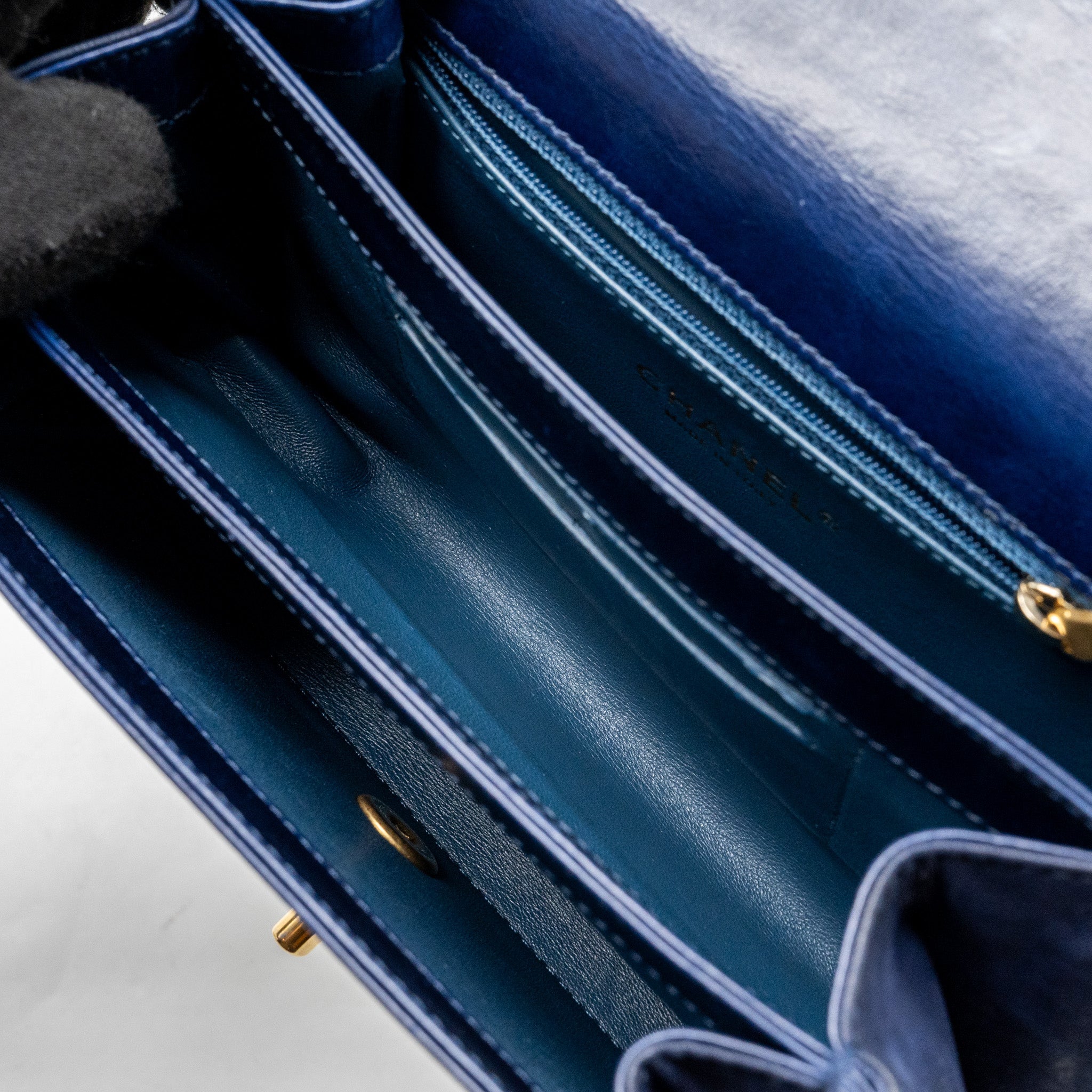 CHANEL QUILTED FLAP BAG WITH CHAIN HANDLE CALFSKIN DARK BLUE GHW