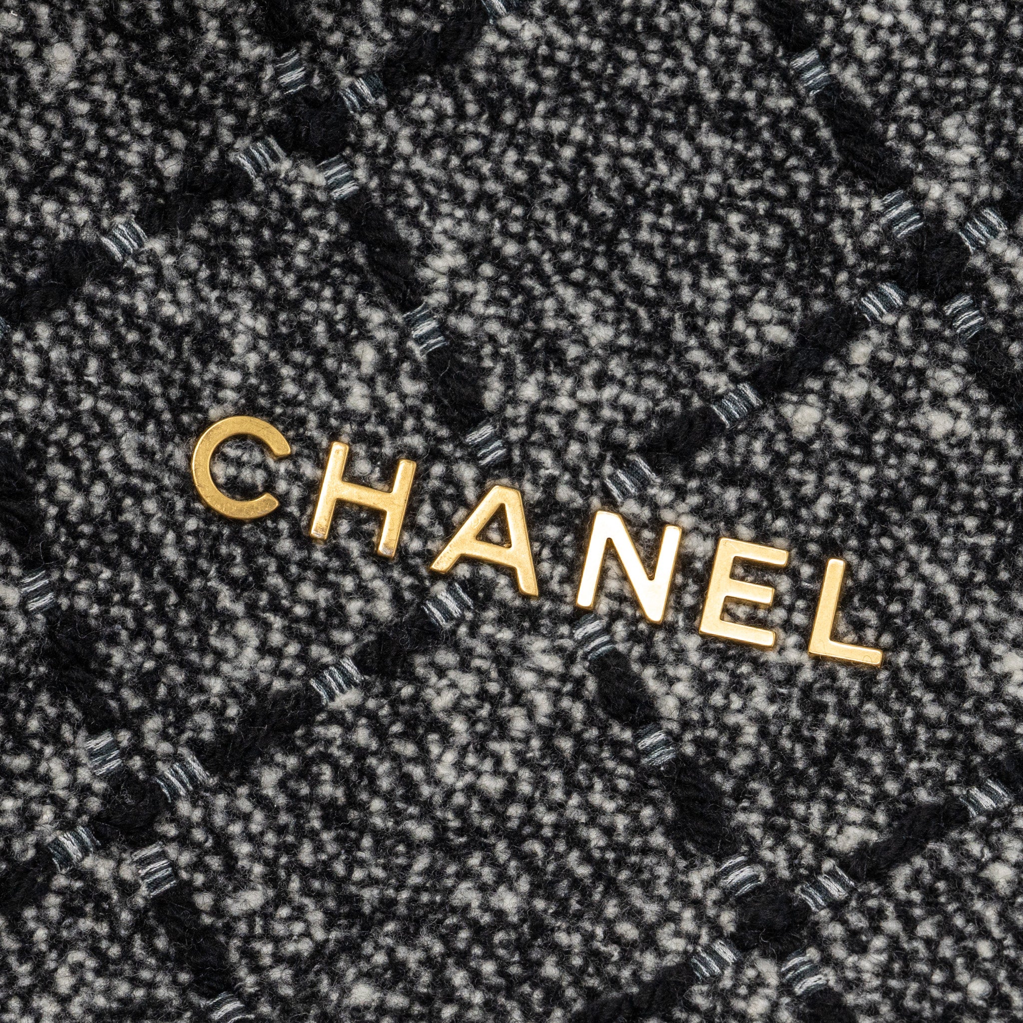 CHANEL MEDIUM 22 BAG TWEED BLACK / GREY GHW (MICROCHIP)
