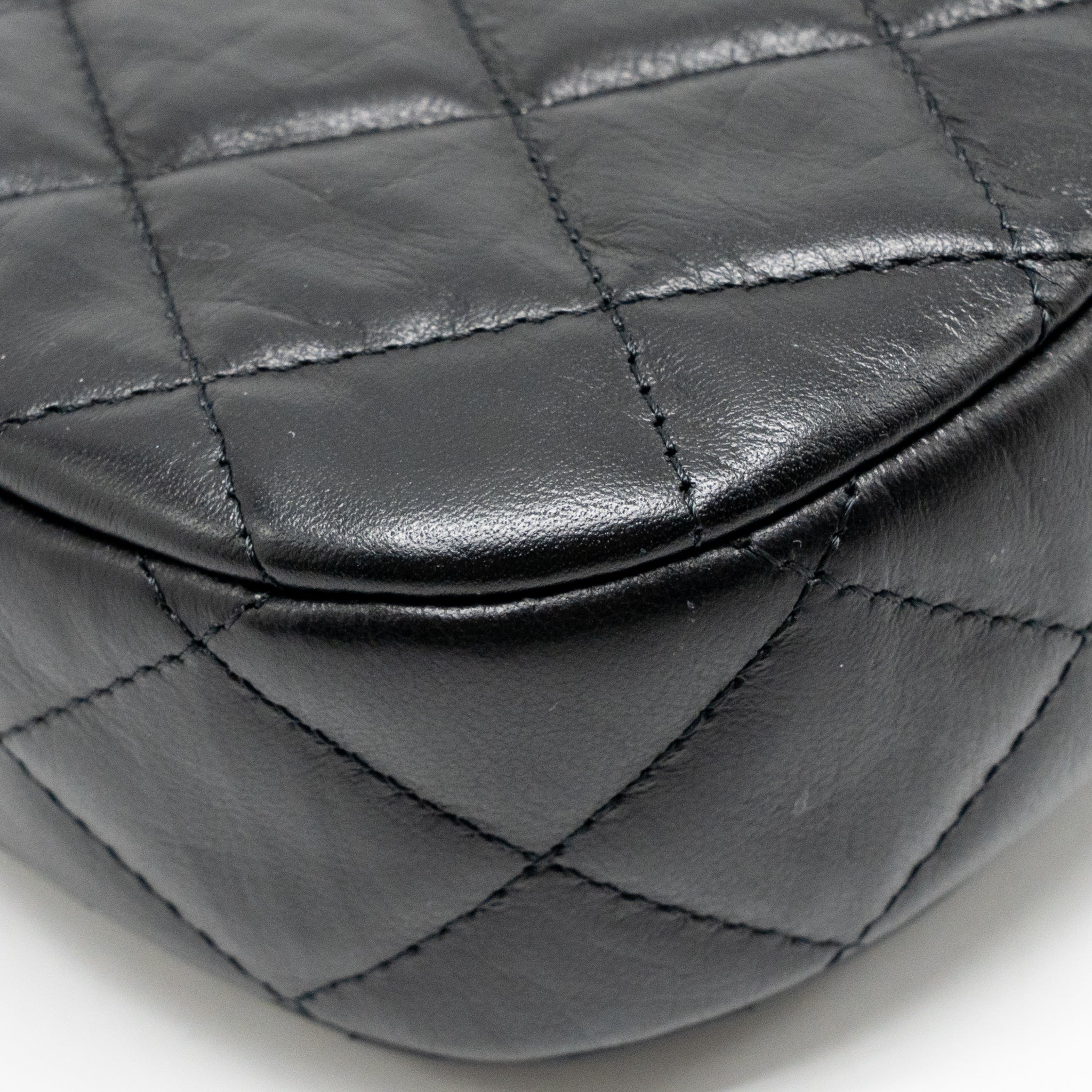 CHANEL 23K SMALL 19 HOBO SHOULDER BAG CALFSKIN BLACK GHW (MICROCHIP)