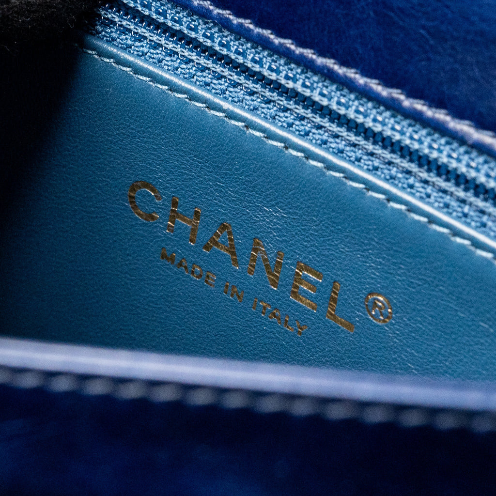 CHANEL QUILTED FLAP BAG WITH CHAIN HANDLE CALFSKIN DARK BLUE GHW