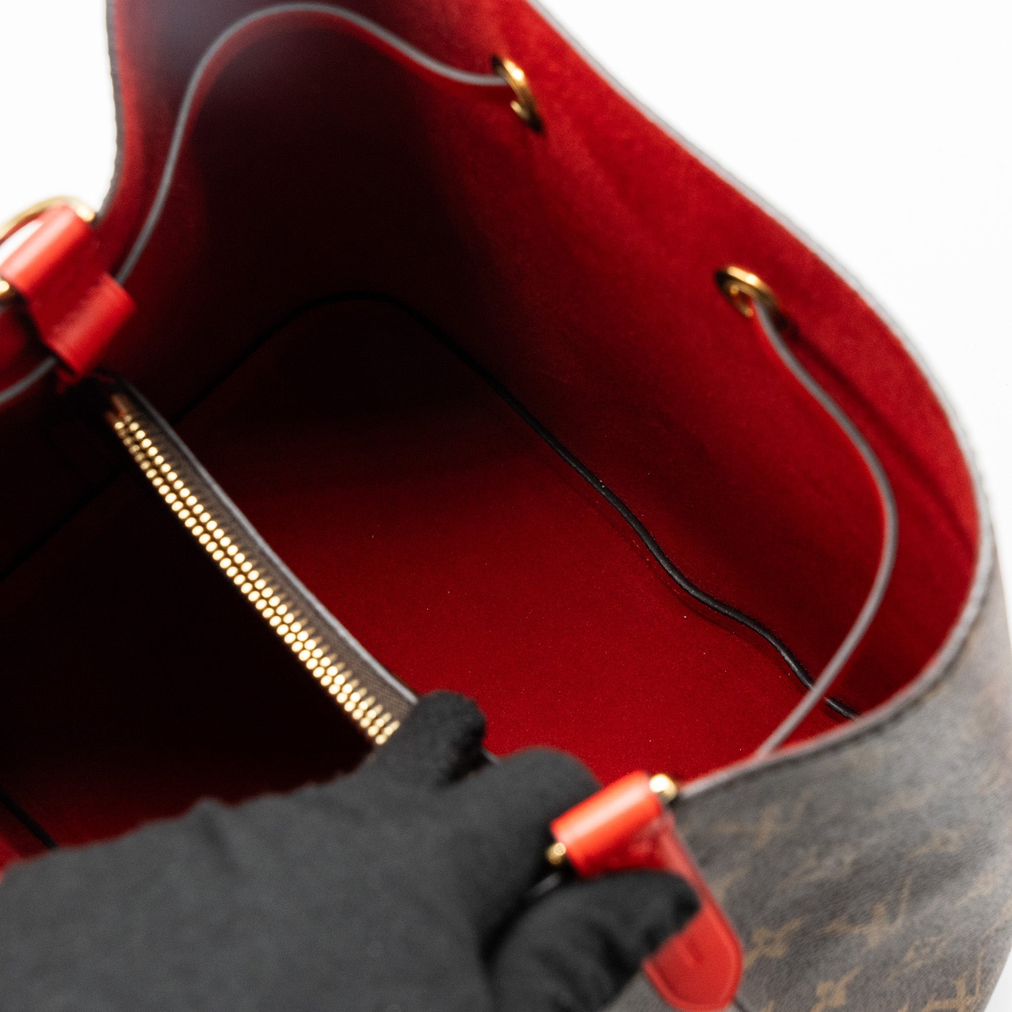 LOUIS VUITTON NEONOE MONOGRAM CANVAS / RED GHW