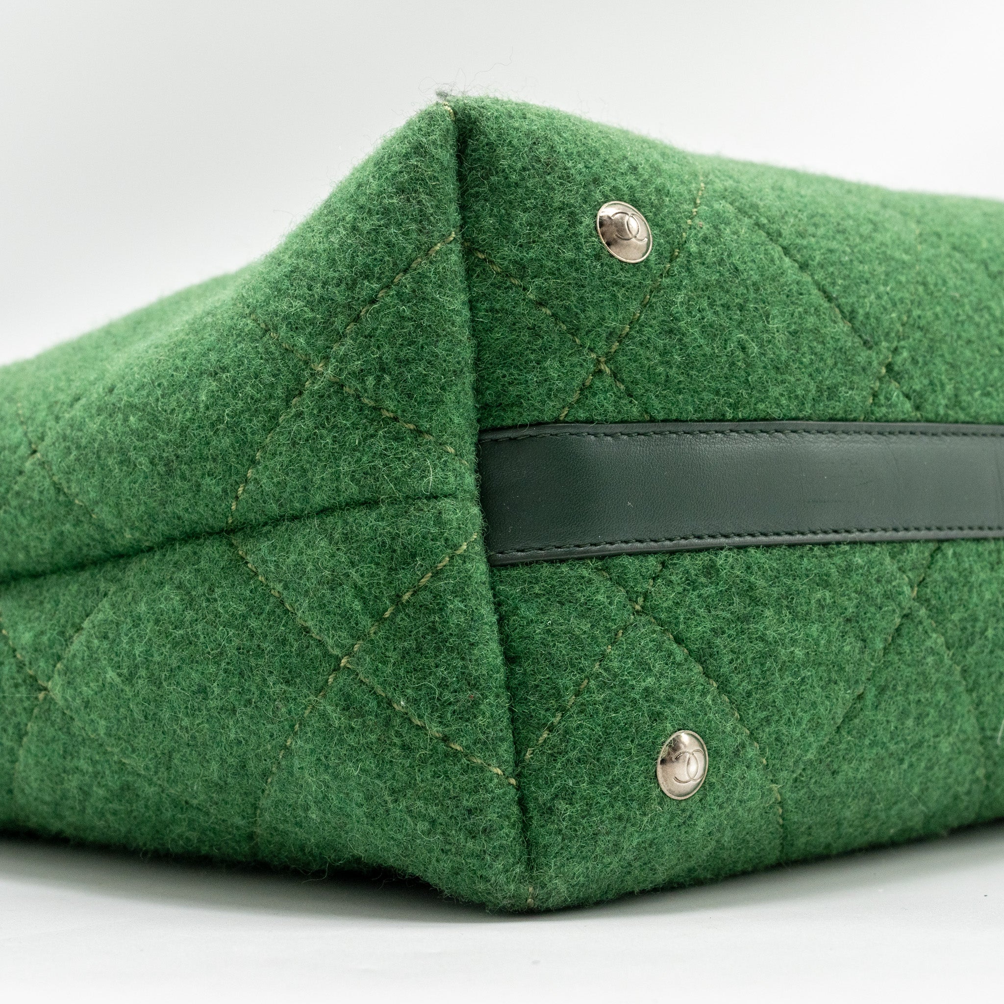 CHANEL MEDIUM QUILTED POP TOTE BAG FELT / LEATHER GREEN RUTHENIUM HARDWARE