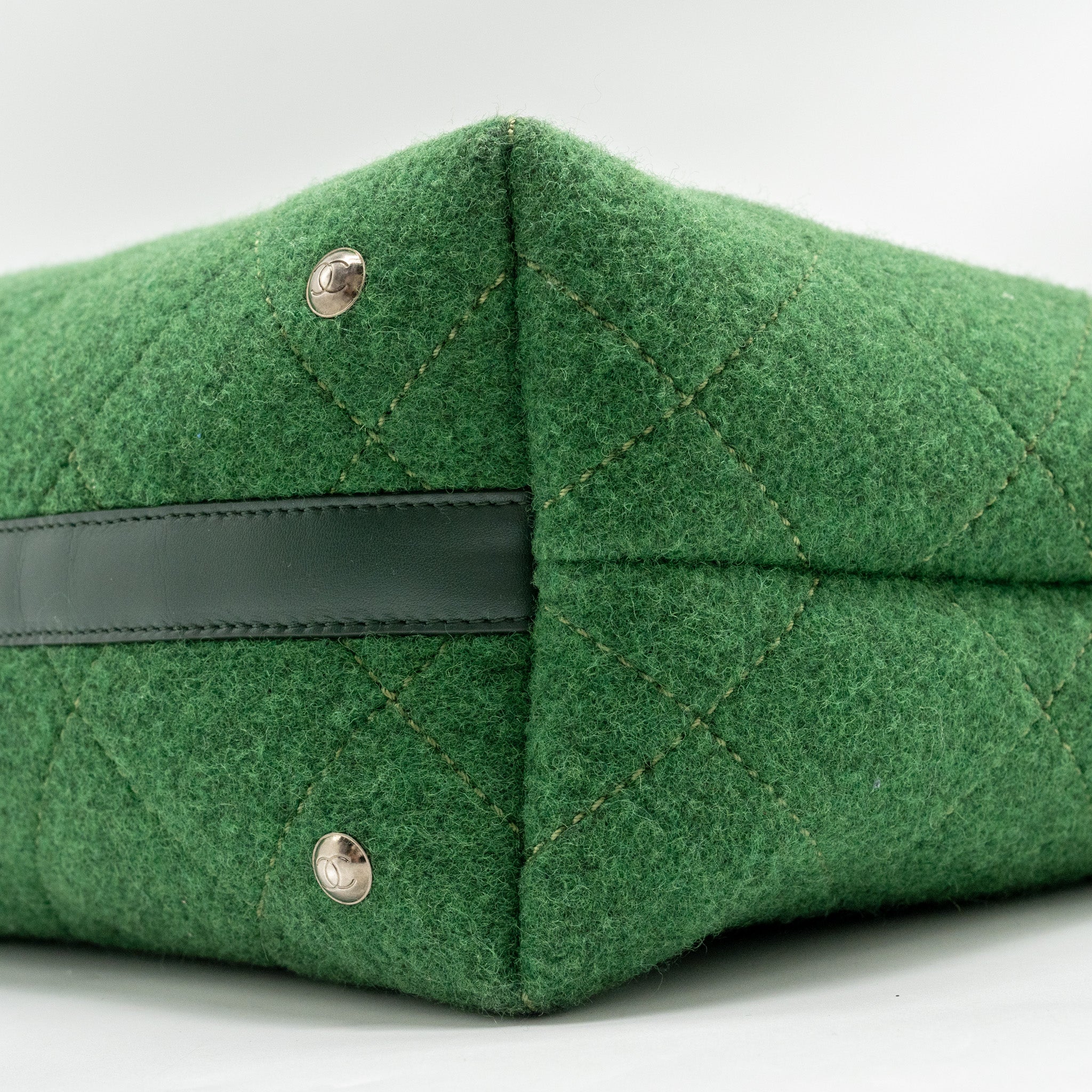 CHANEL MEDIUM QUILTED POP TOTE BAG FELT / LEATHER GREEN RUTHENIUM HARDWARE