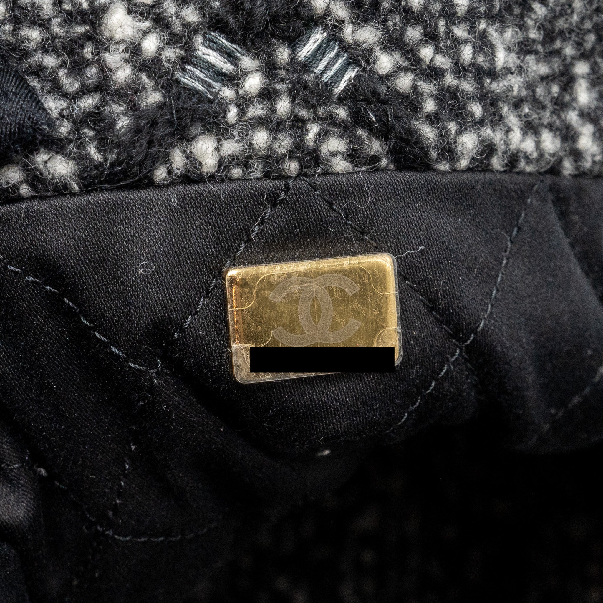 CHANEL MEDIUM 22 BAG TWEED BLACK / GREY GHW (MICROCHIP)
