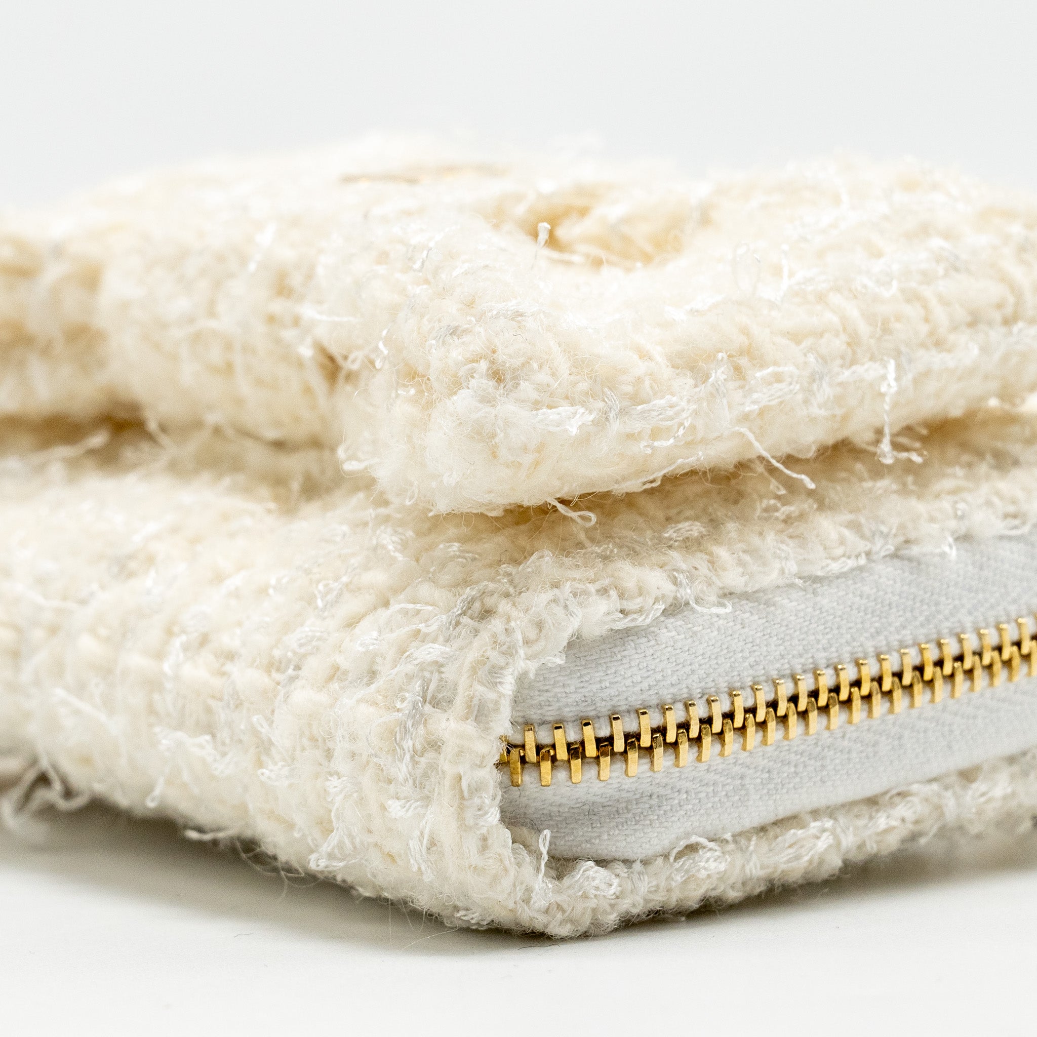 CHANEL MINI BOW CARD HOLDER WITH CHAIN TWEED WHITE LGHW (MICROCHIP)