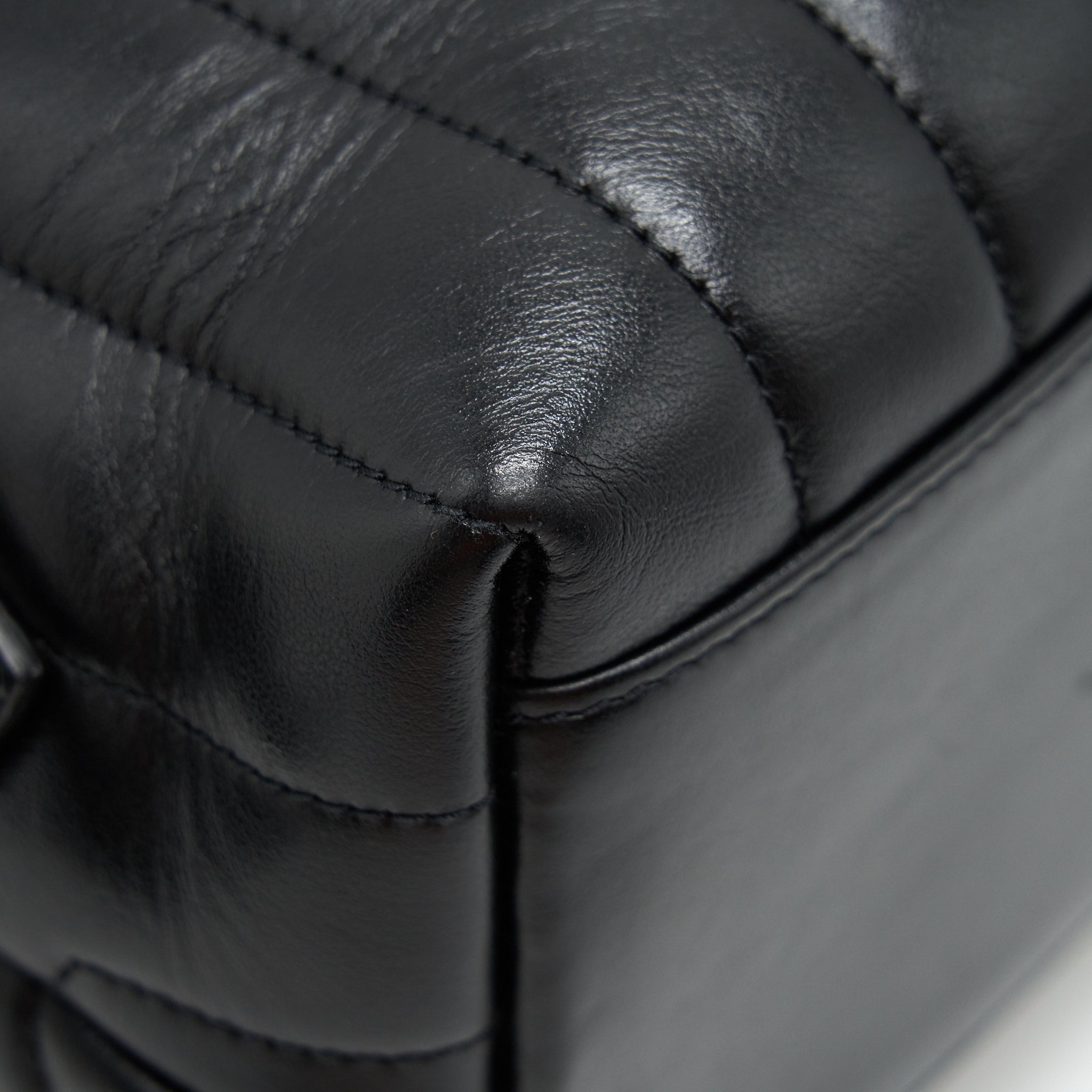 SAINT LAURENT MEDIUM LOULOU BACKPACK BLACK Y MATELASS