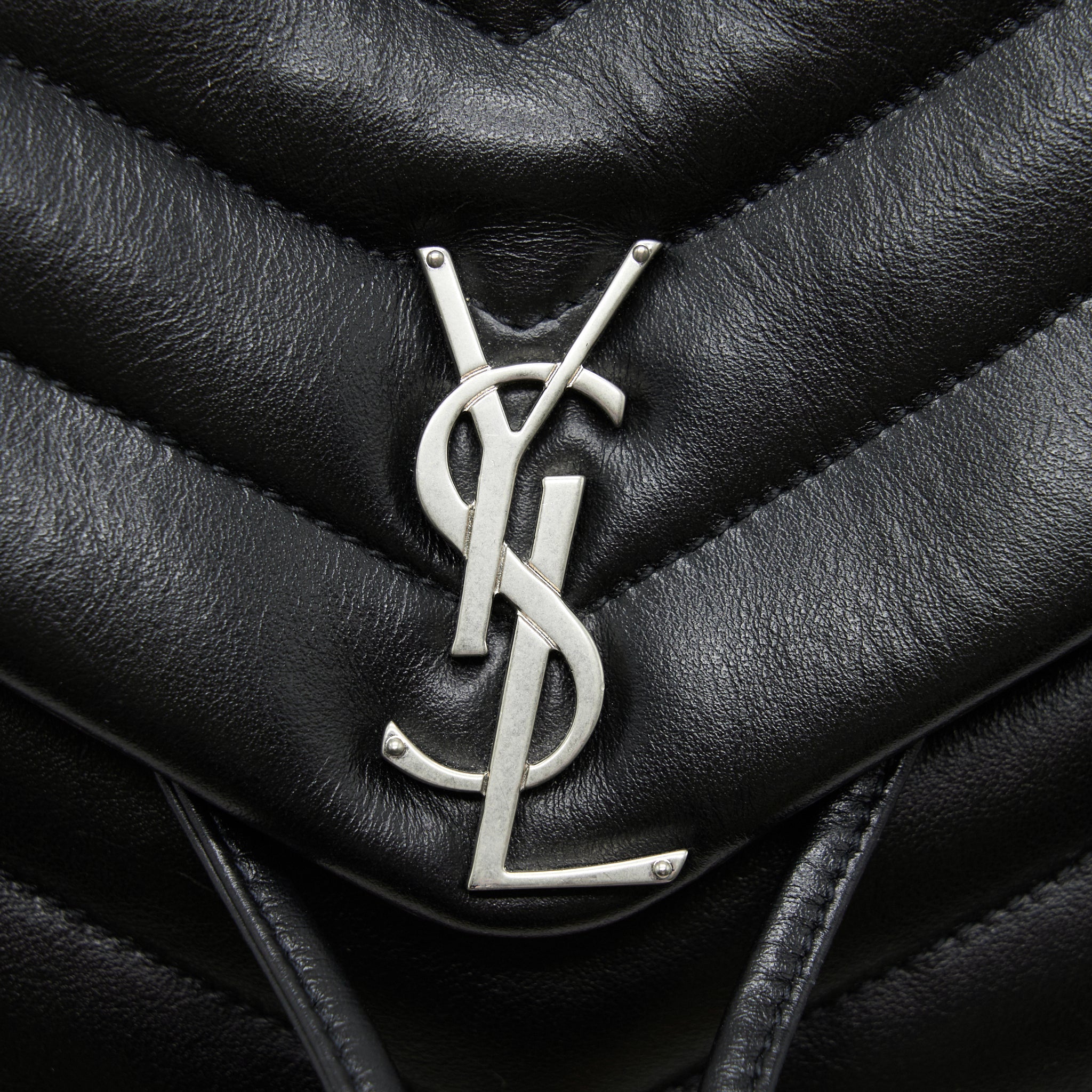 SAINT LAURENT MEDIUM LOULOU BACKPACK BLACK Y MATELASS