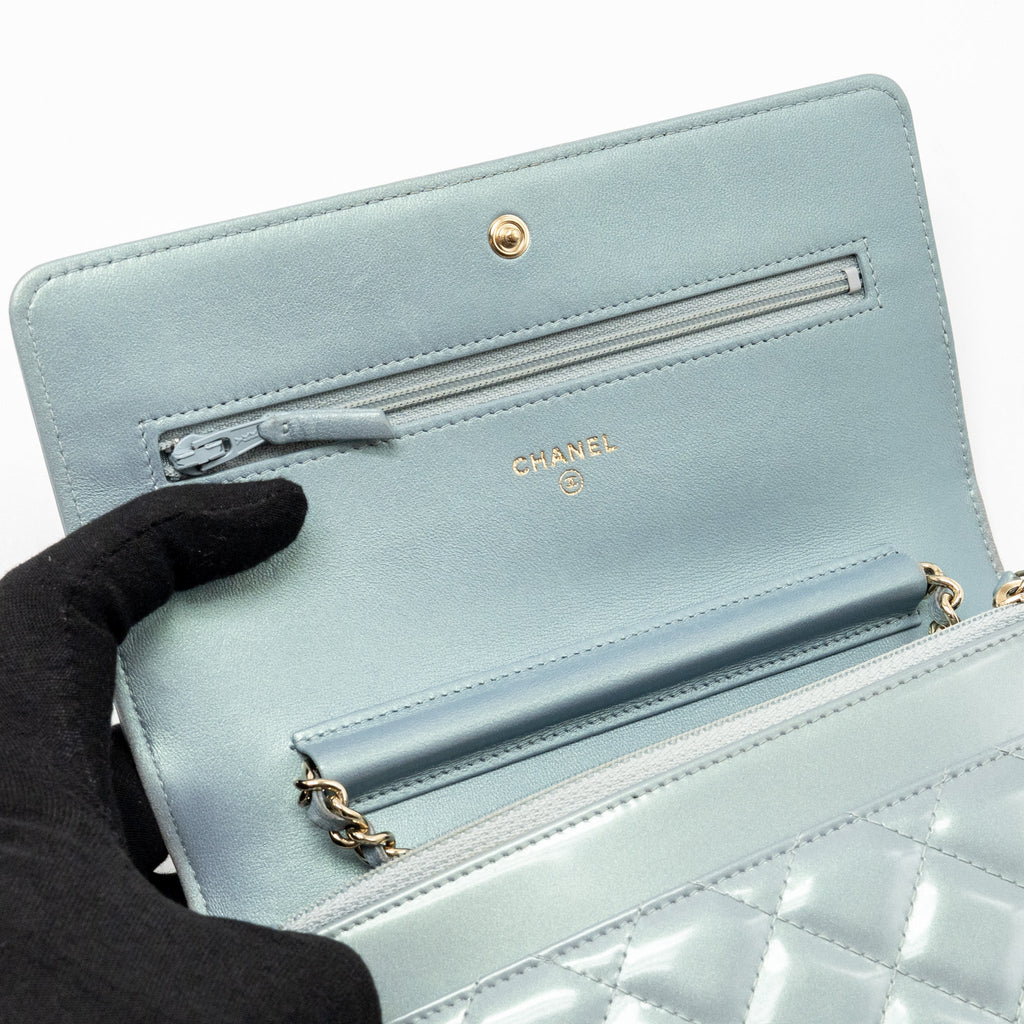 CHANEL BOY WALLET ON CHAIN PATENT CALFSKIN IRIDESCENT LIGHT BLUE LGHW