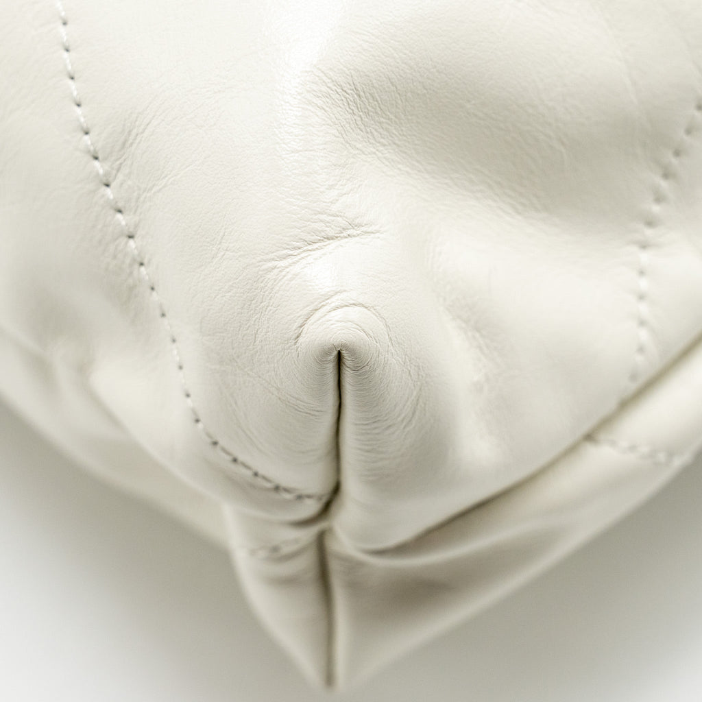 CHANEL MEDIUM 22 BAG CALFSKIN WHITE GHW (MICROCHIP)
