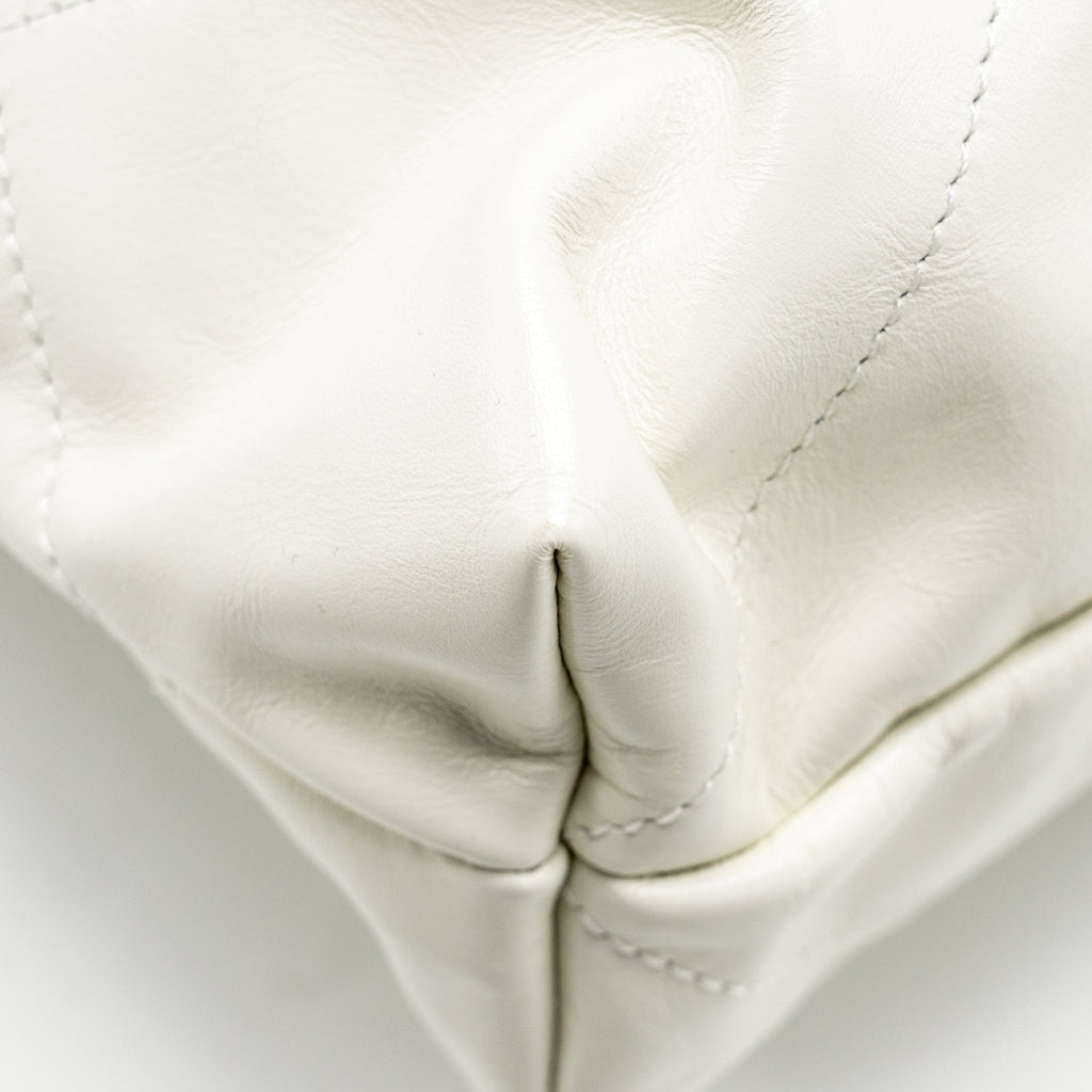 CHANEL MEDIUM 22 BAG CALFSKIN WHITE GHW (MICROCHIP)