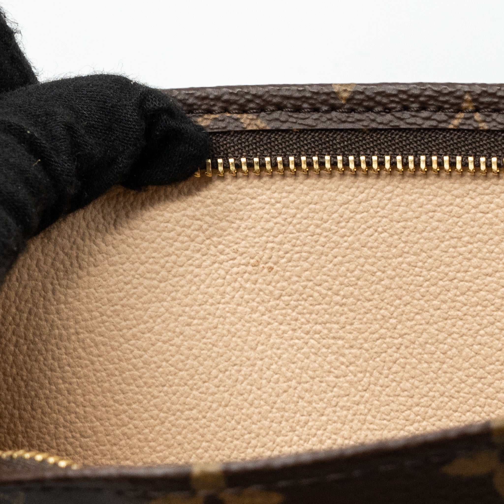LOUIS VUITTON TOILETRY POCHETTE MONOGRAM CANVAS GHW